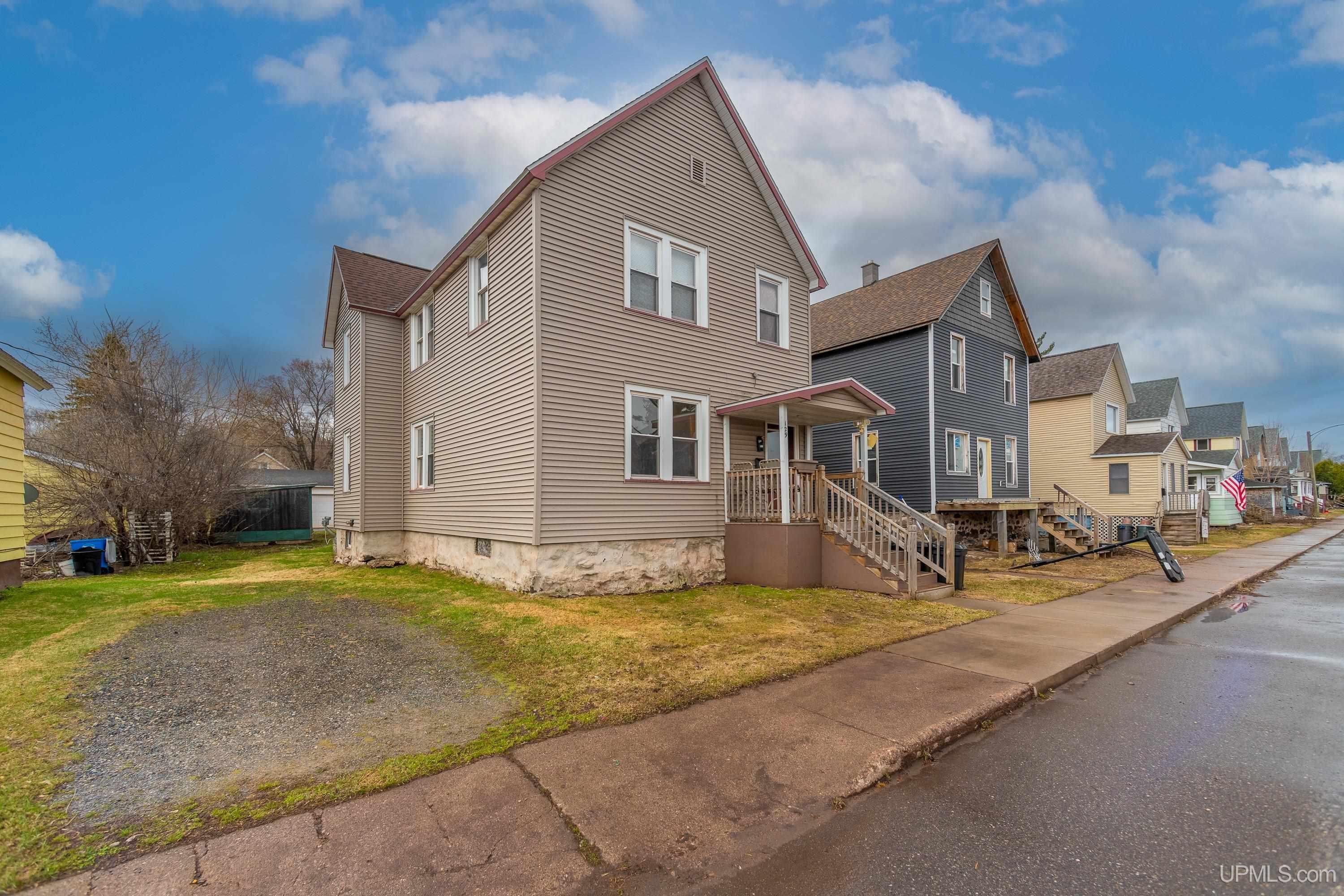 129 W Superior Street
