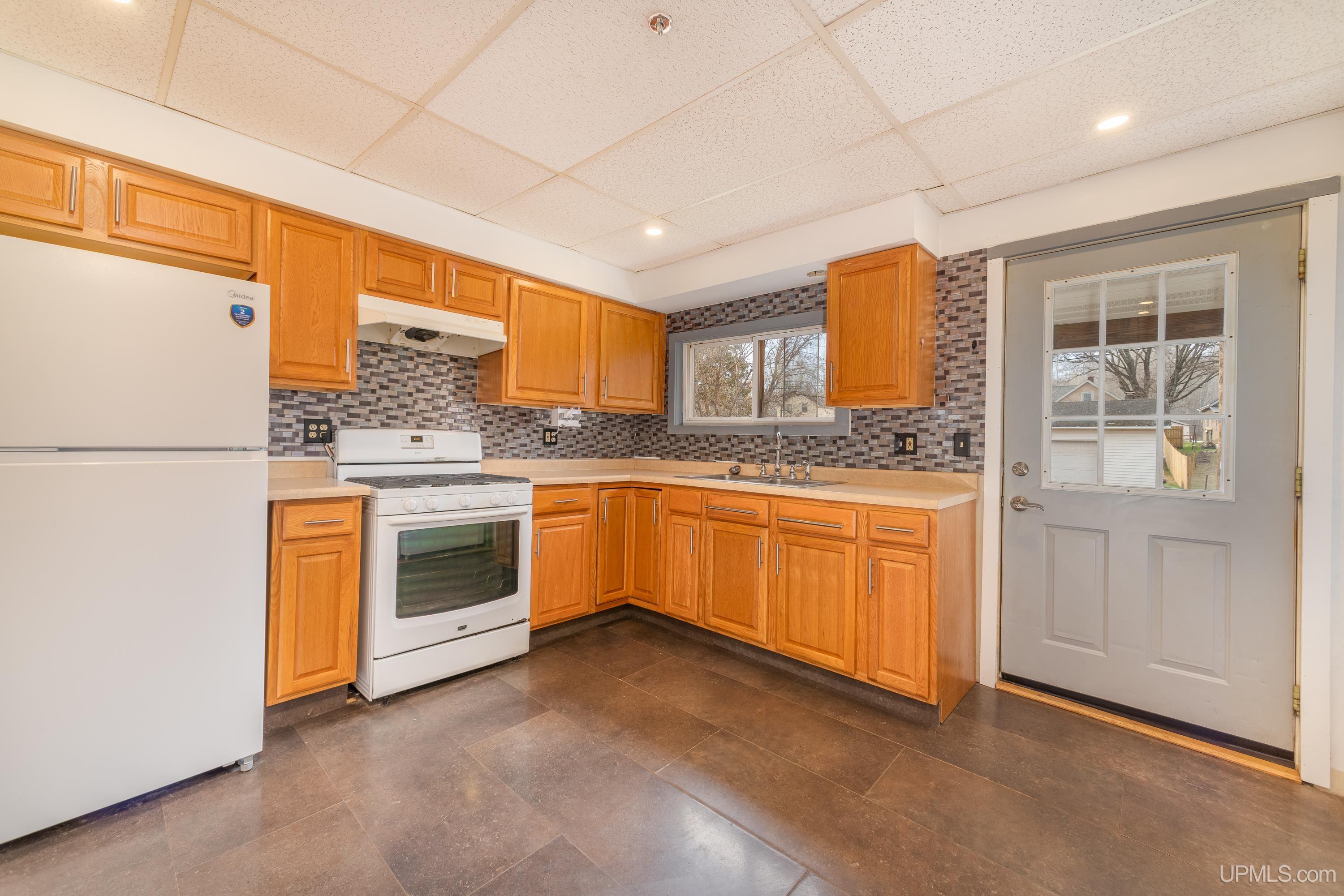 129 W Superior Street