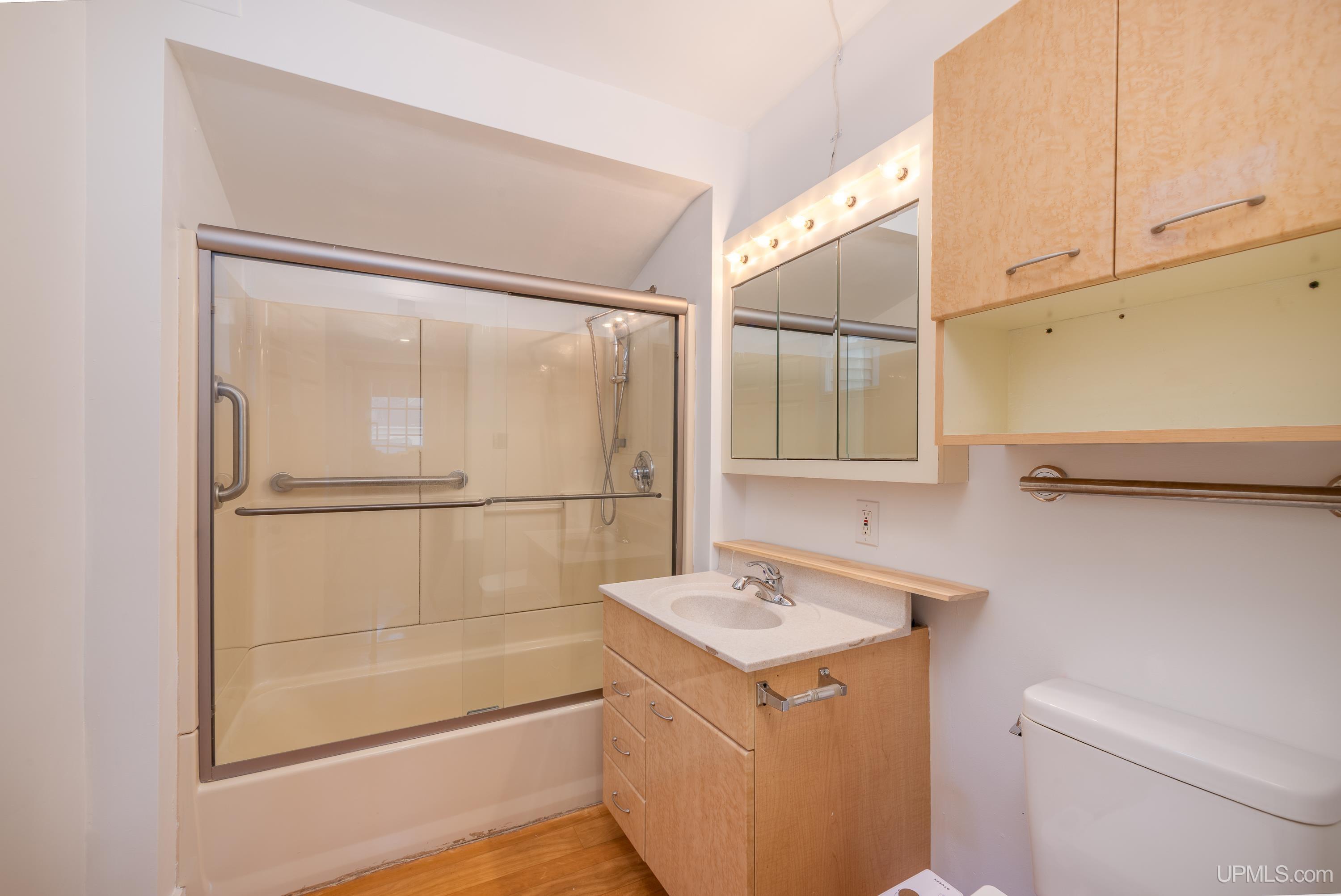 129 W Superior Street