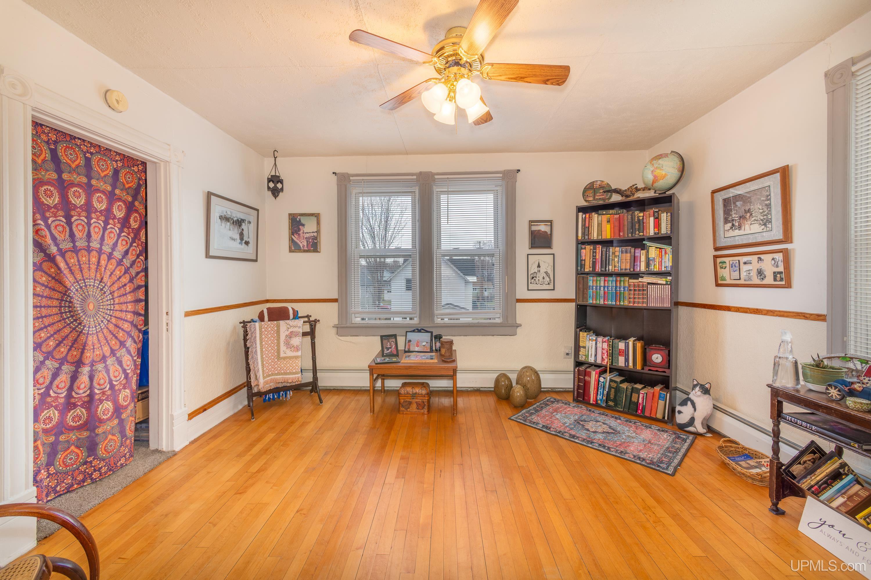 129 W Superior Street