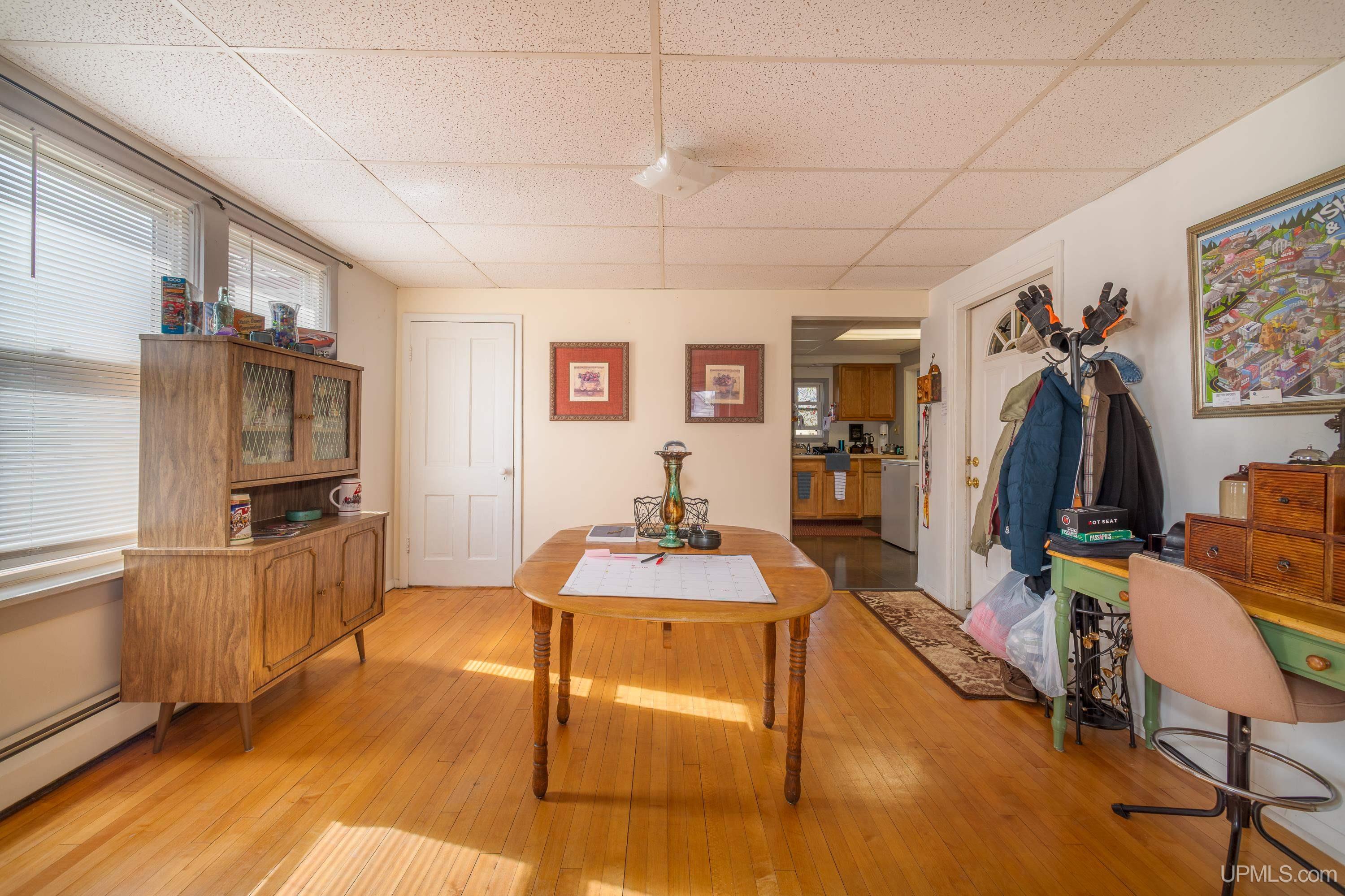 129 W Superior Street