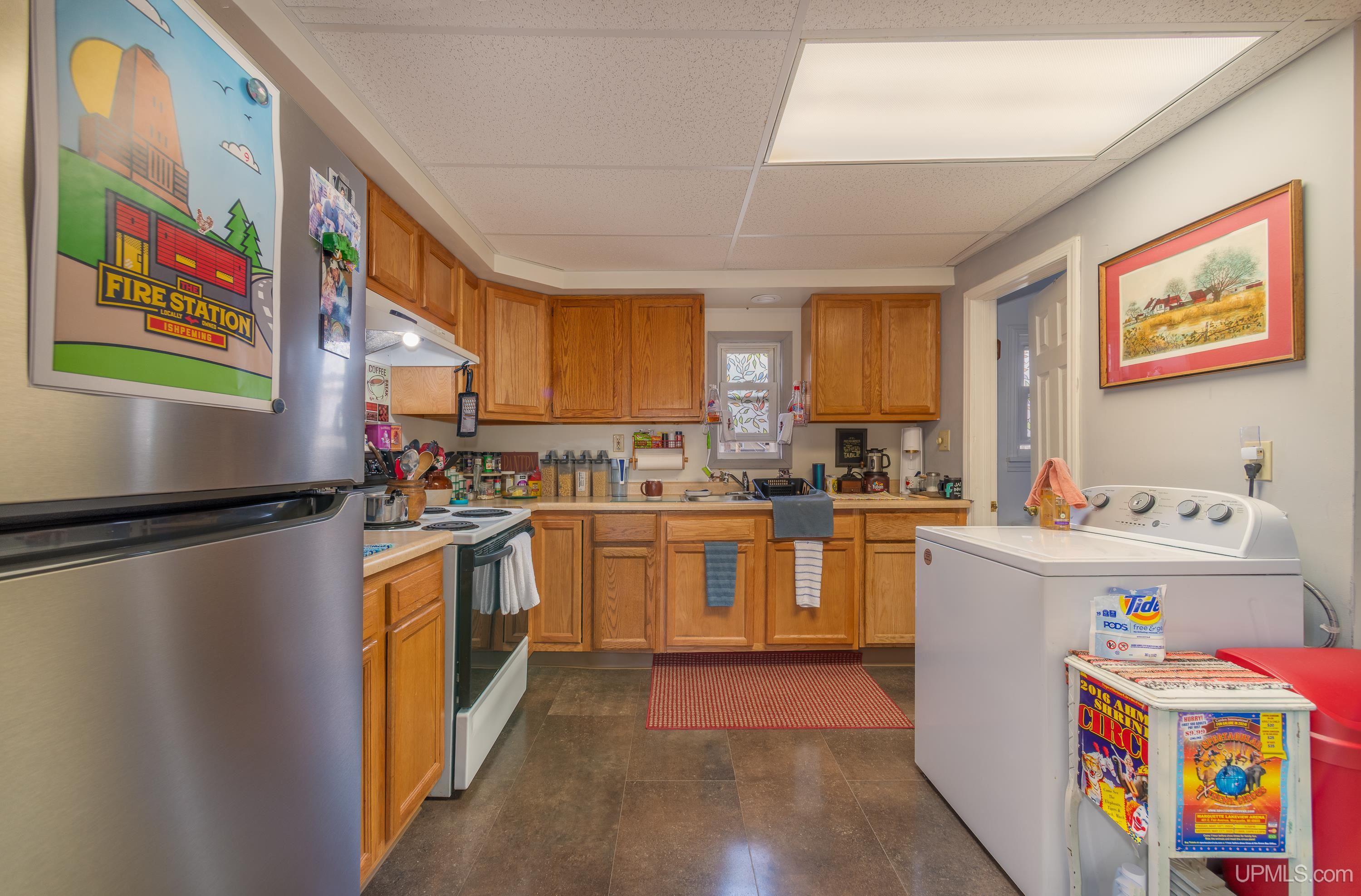 129 W Superior Street