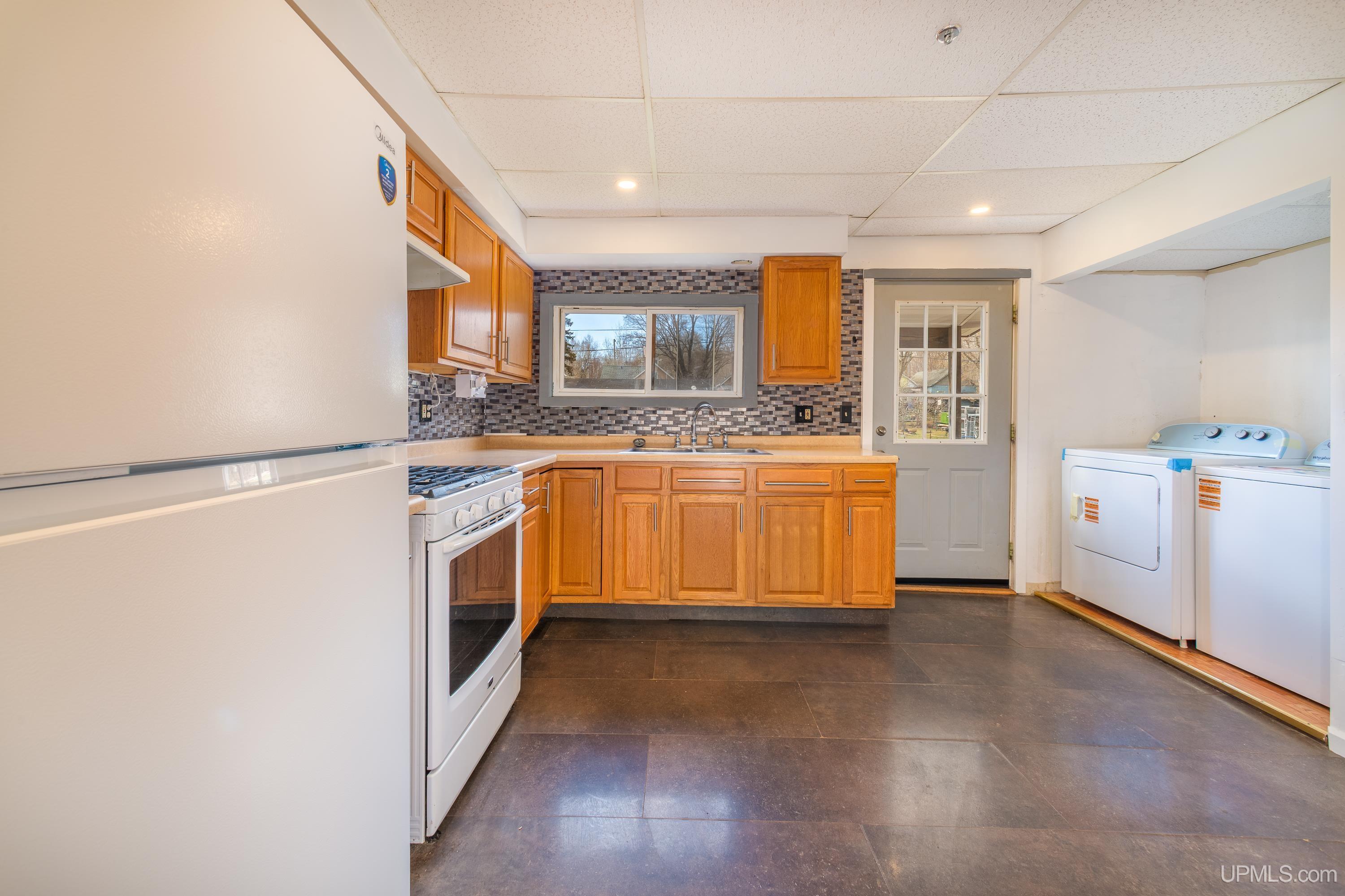 129 W Superior Street