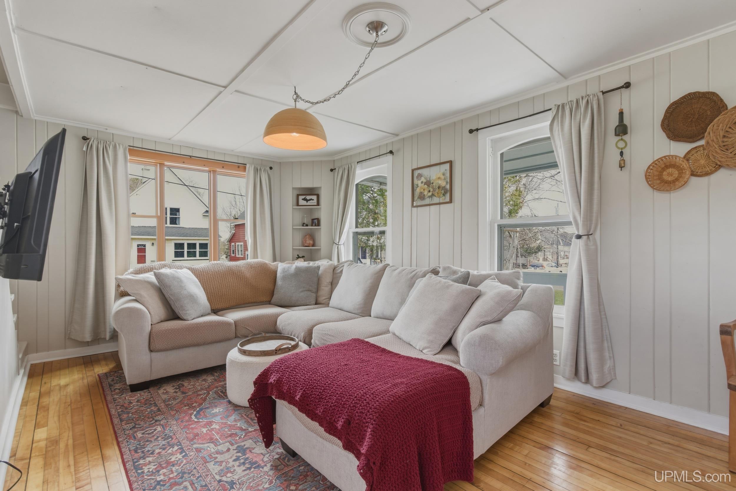 429 W Crescent Street