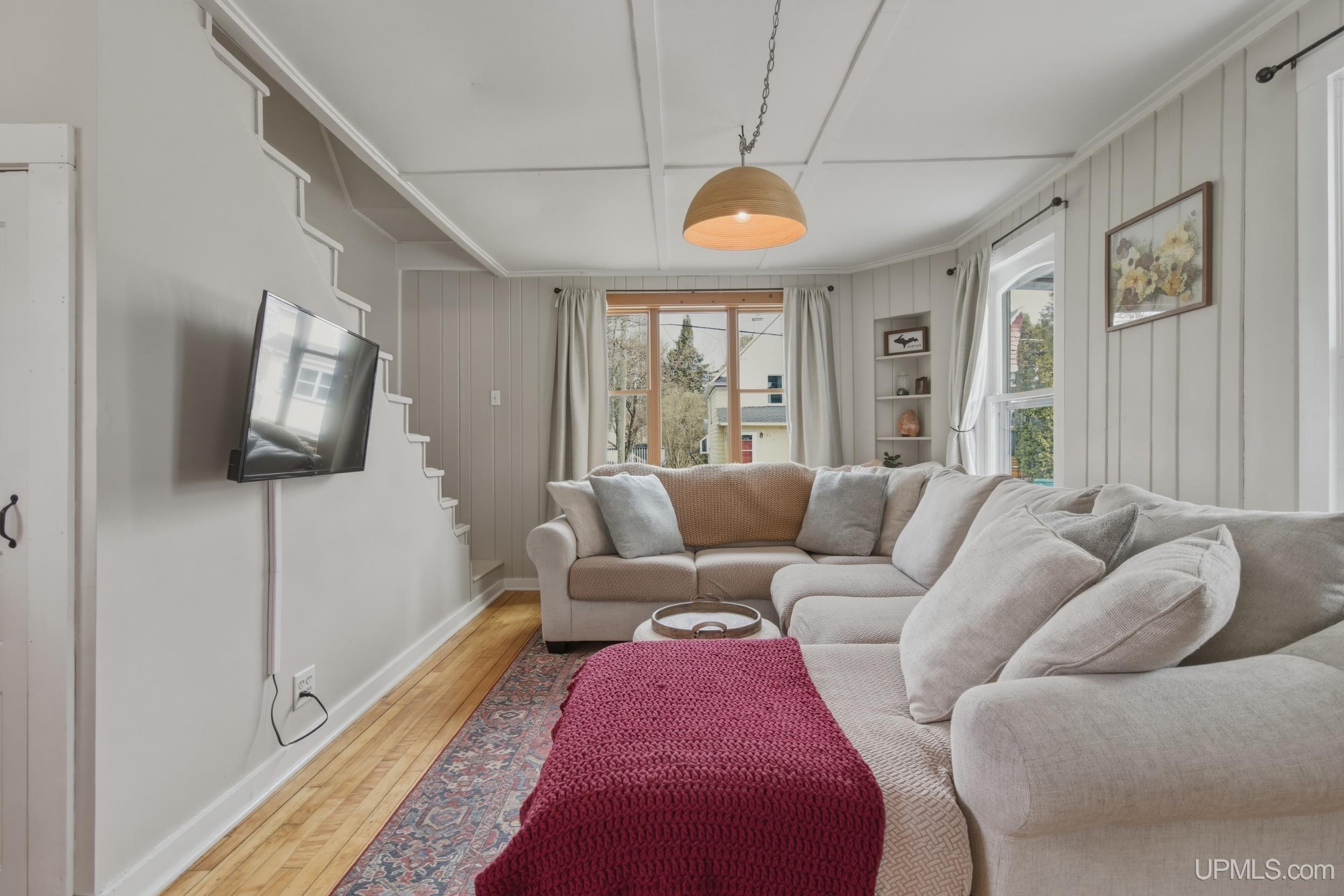 429 W Crescent Street