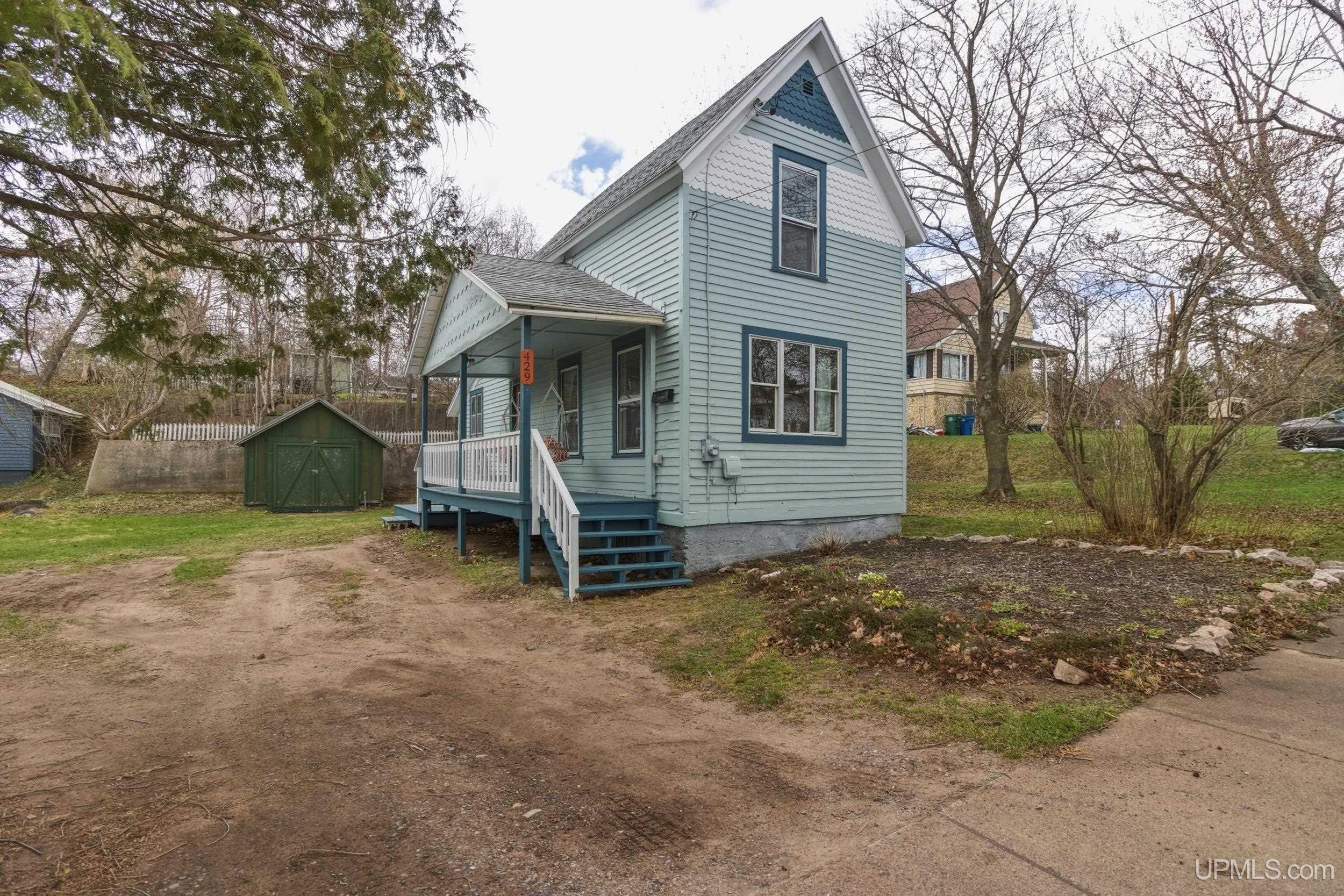 429 W Crescent Street