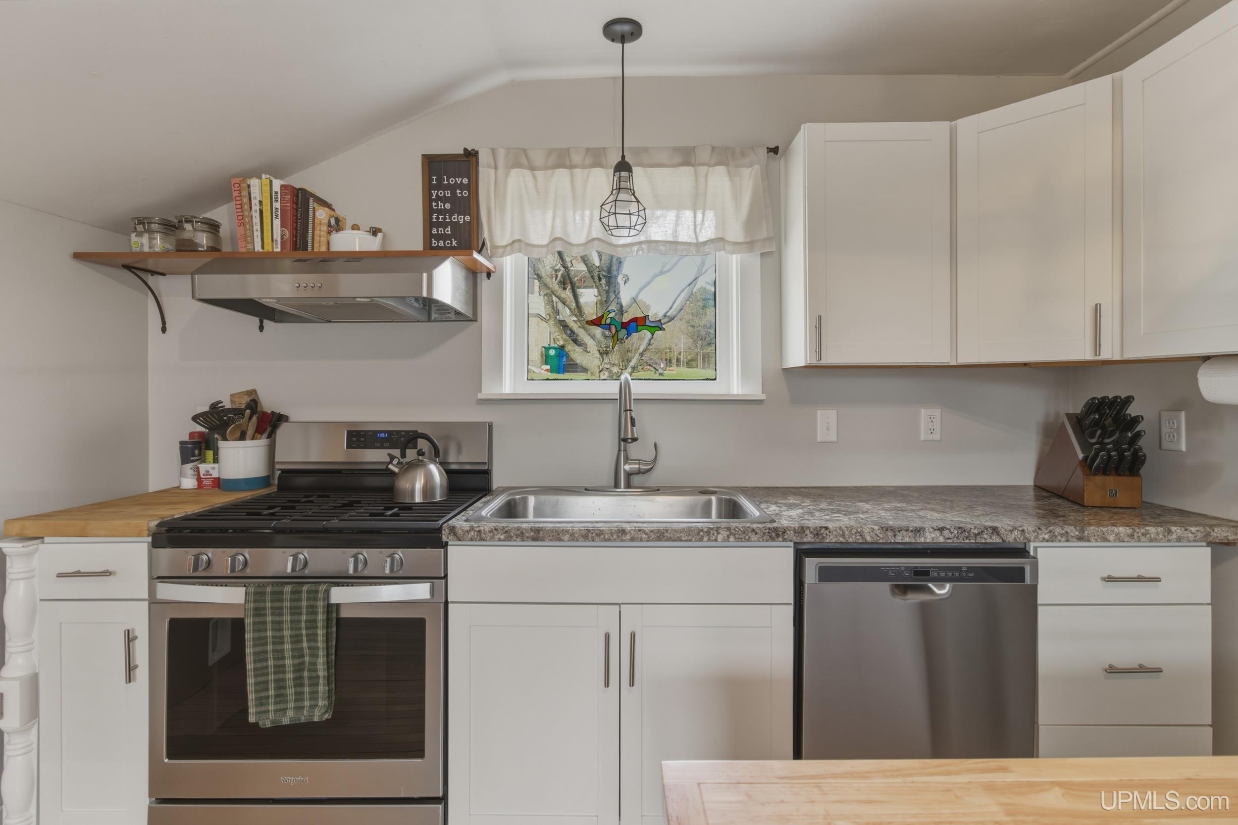 429 W Crescent Street