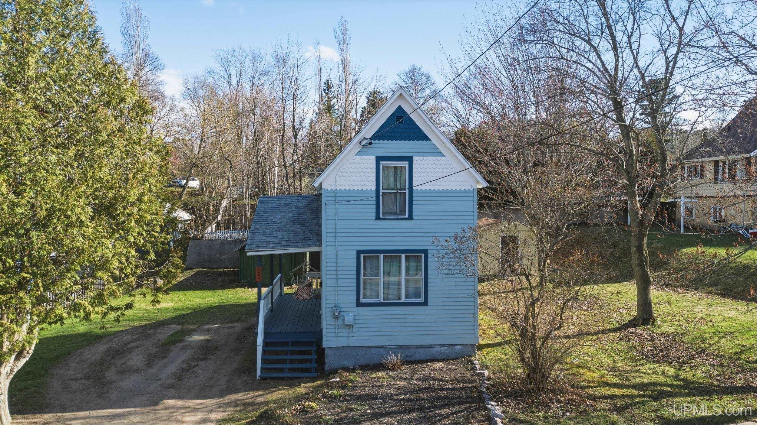 429 W Crescent Street