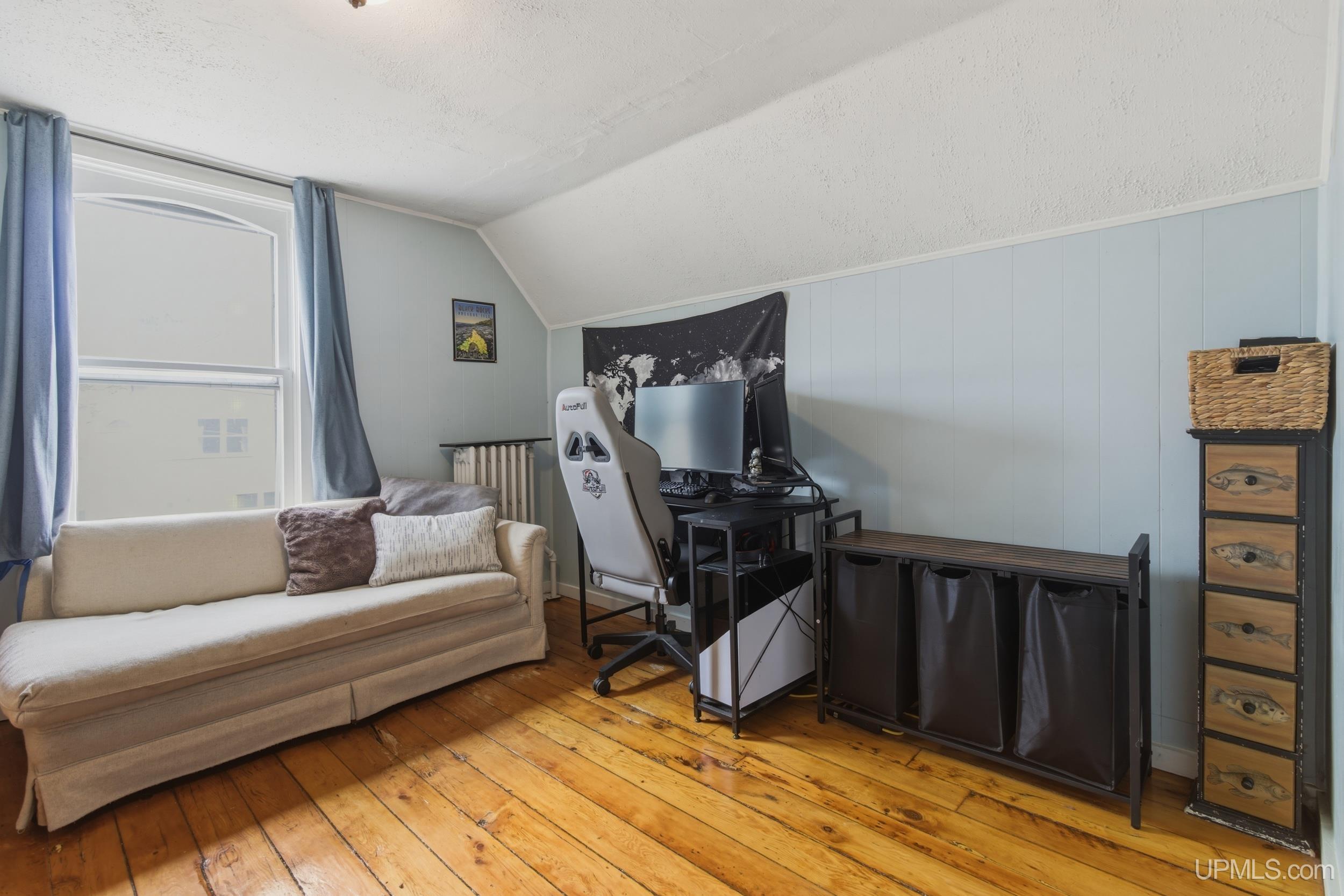 429 W Crescent Street