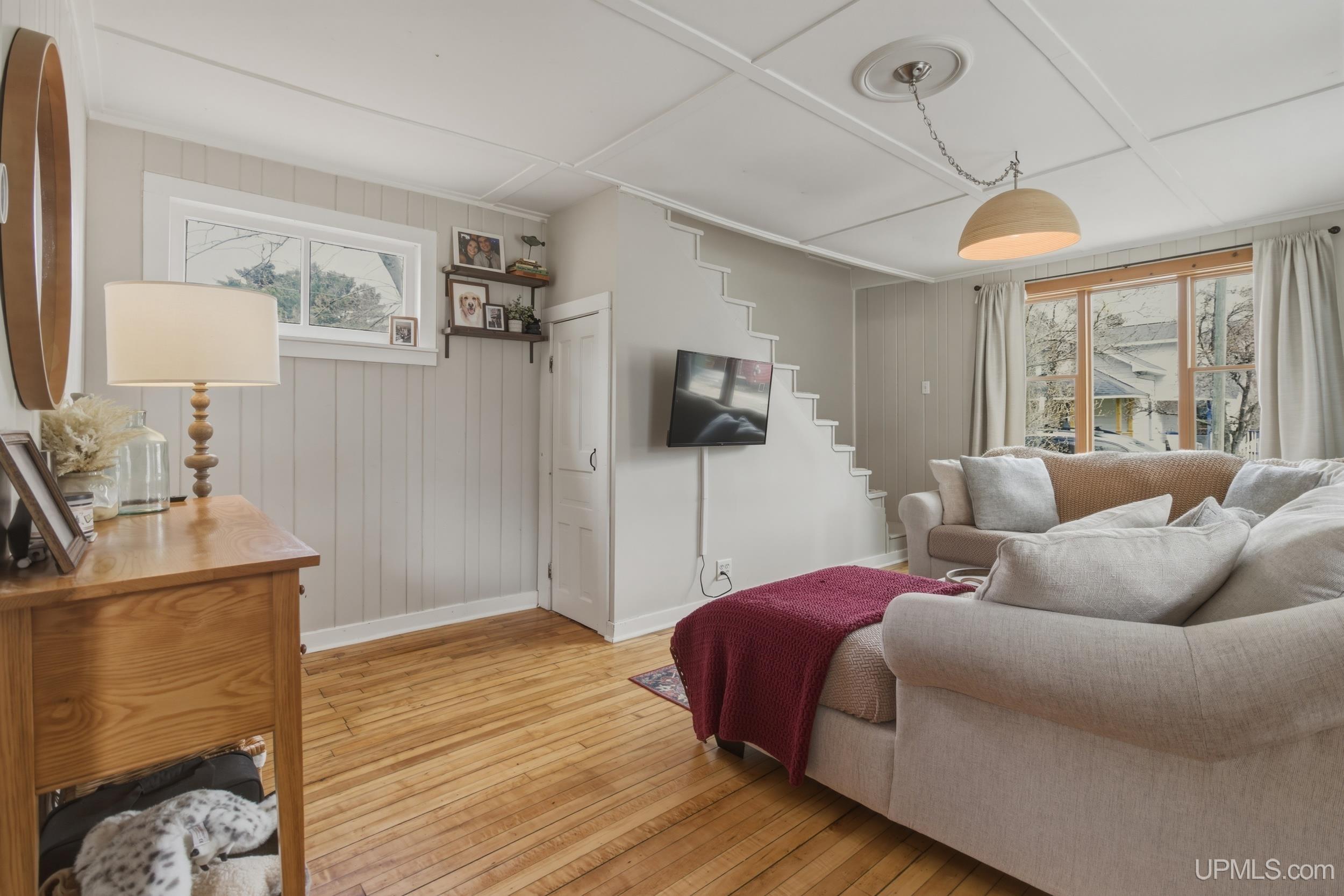 429 W Crescent Street