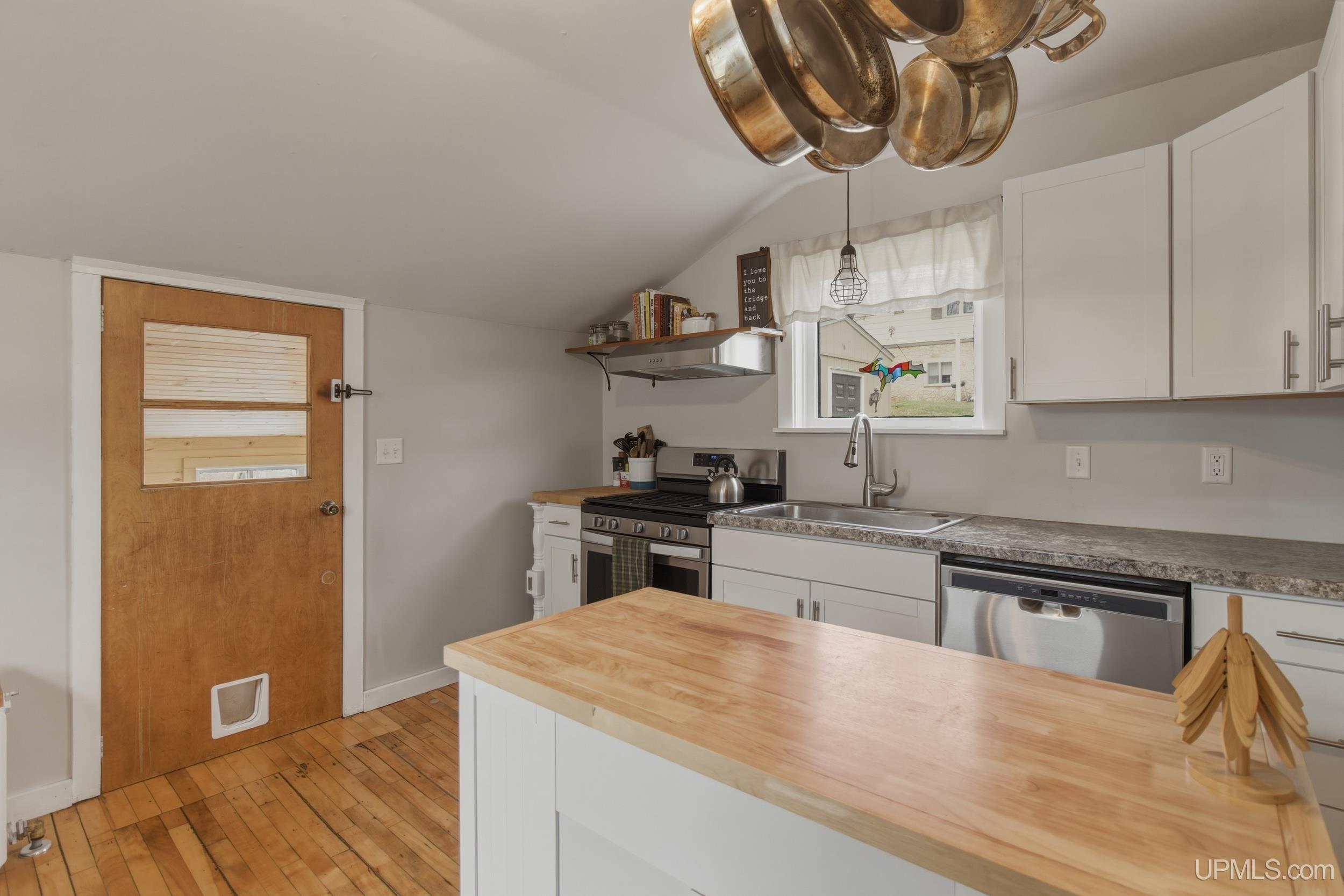 429 W Crescent Street