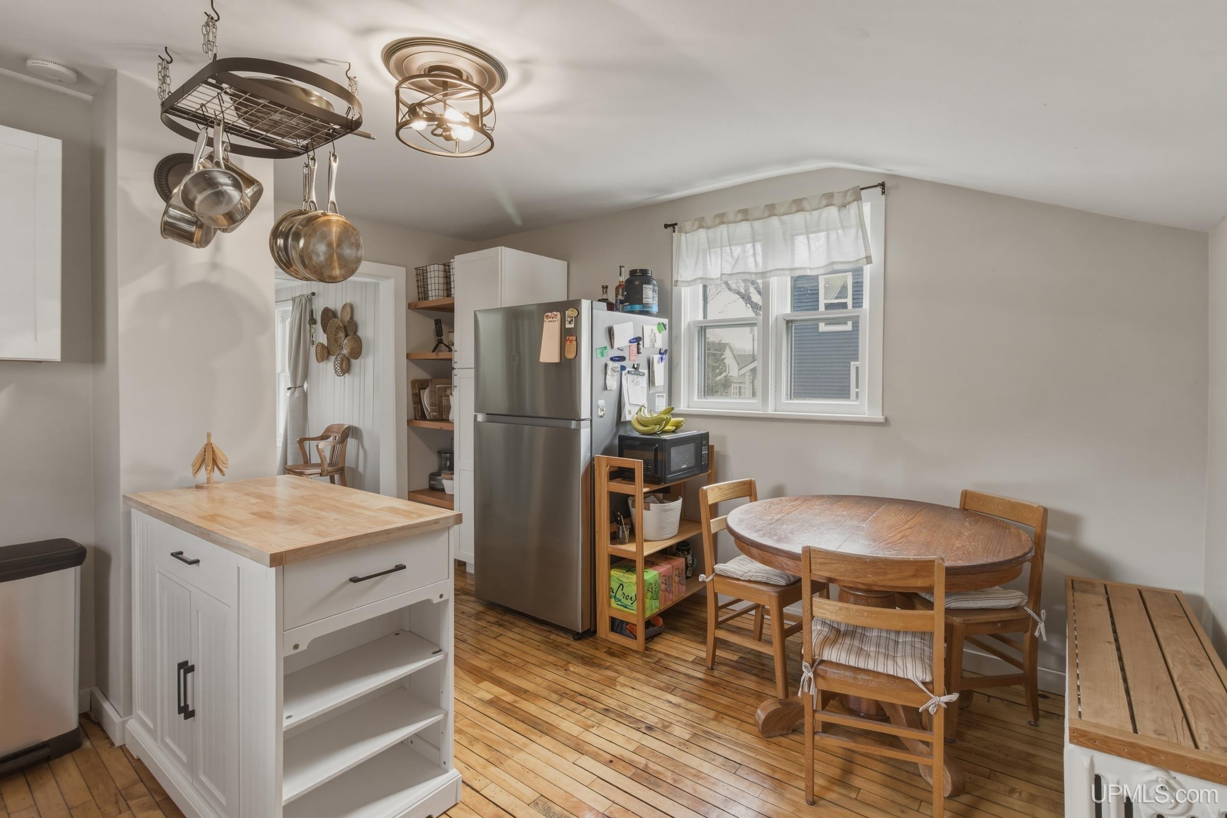 429 W Crescent Street