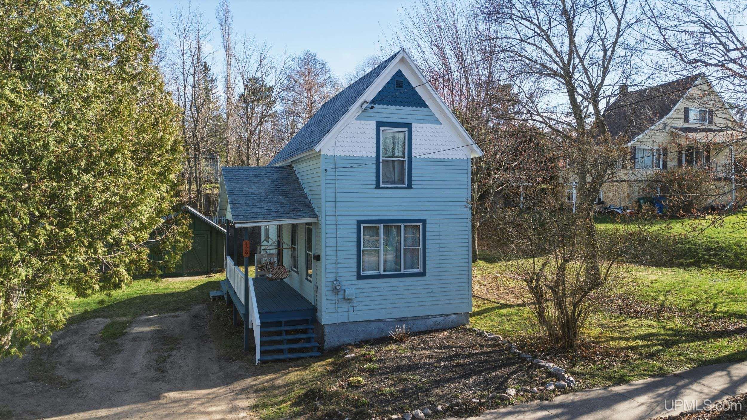 429 W Crescent Street