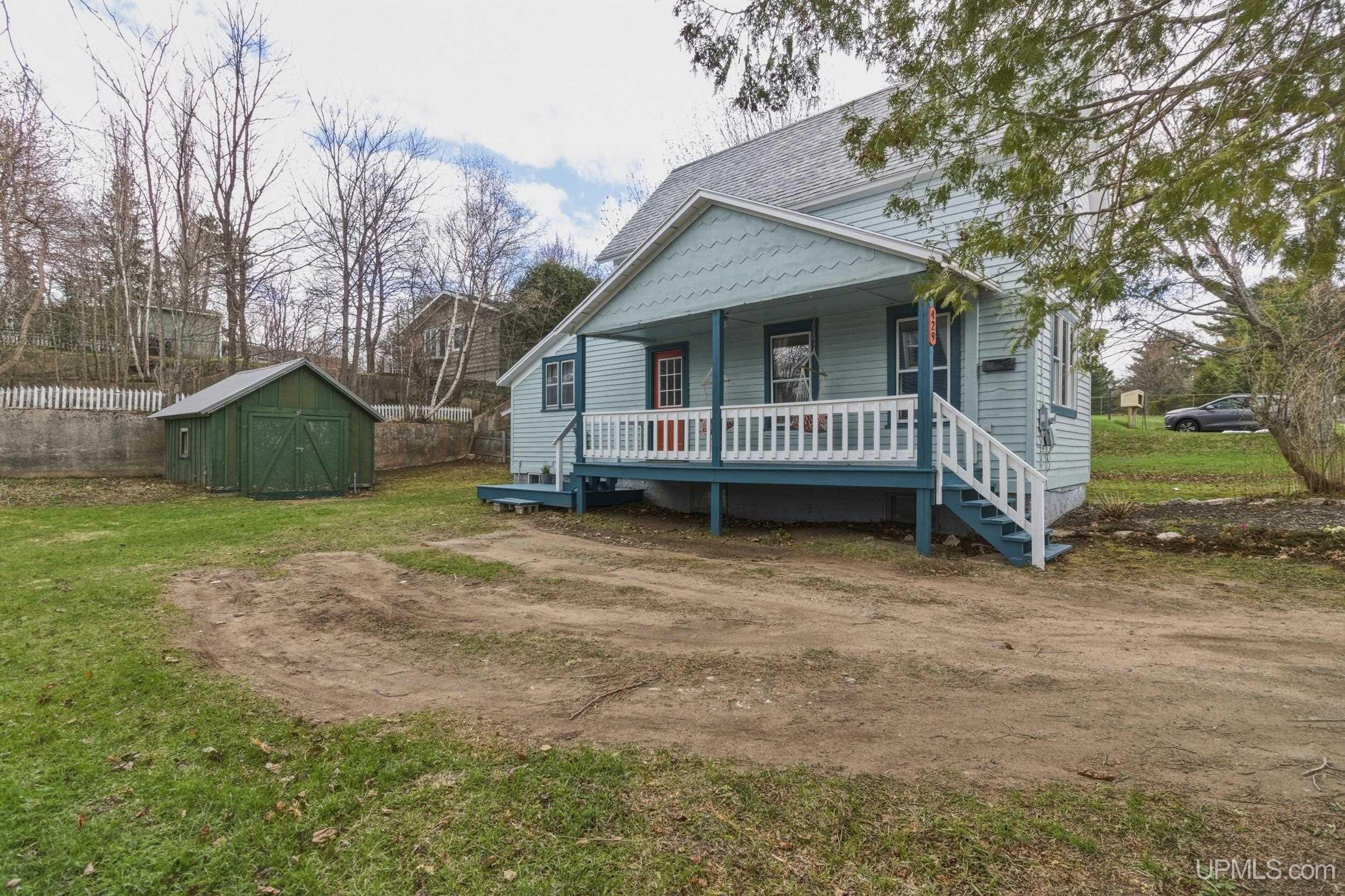 429 W Crescent Street