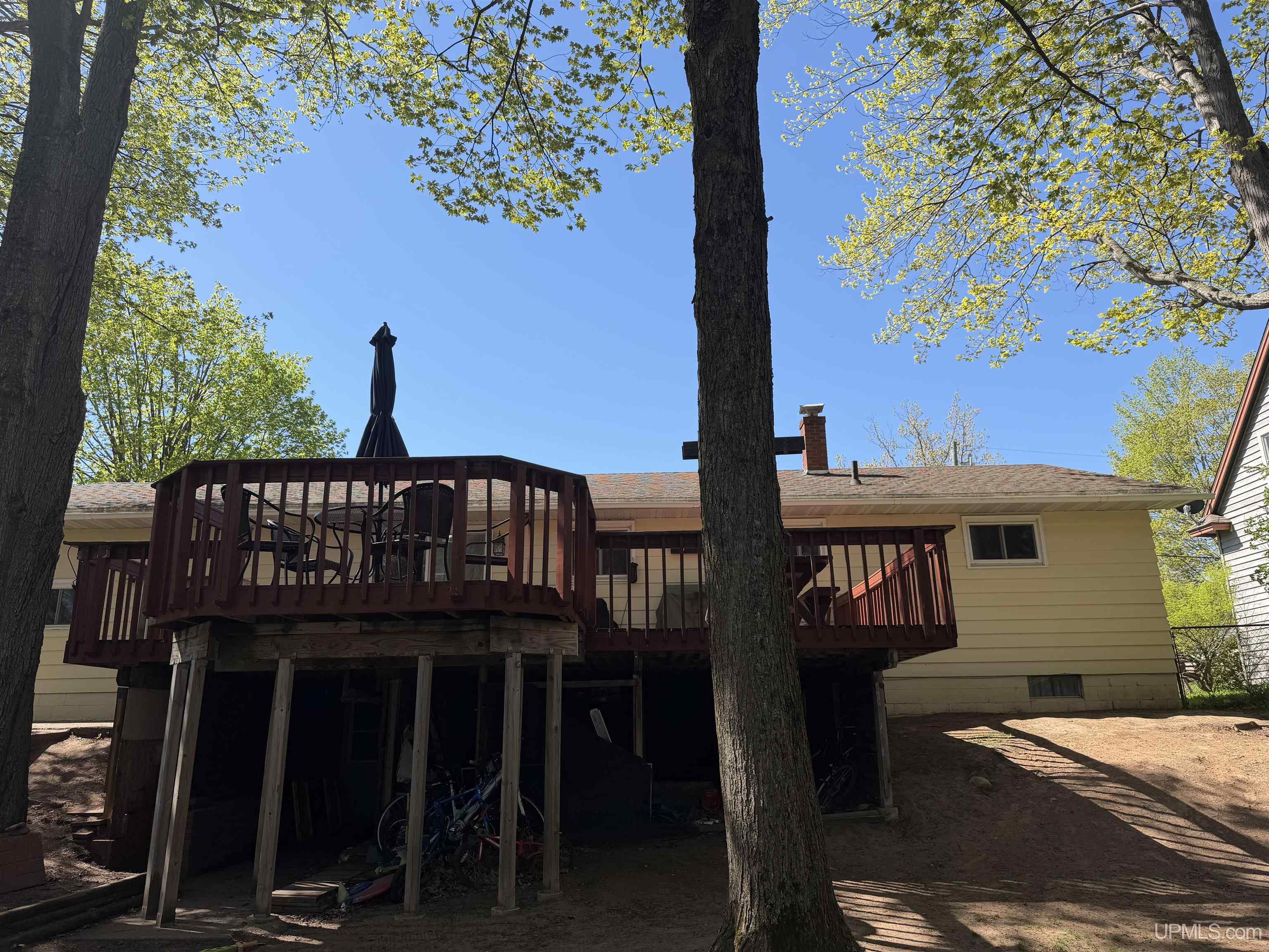 1609 Elm Street