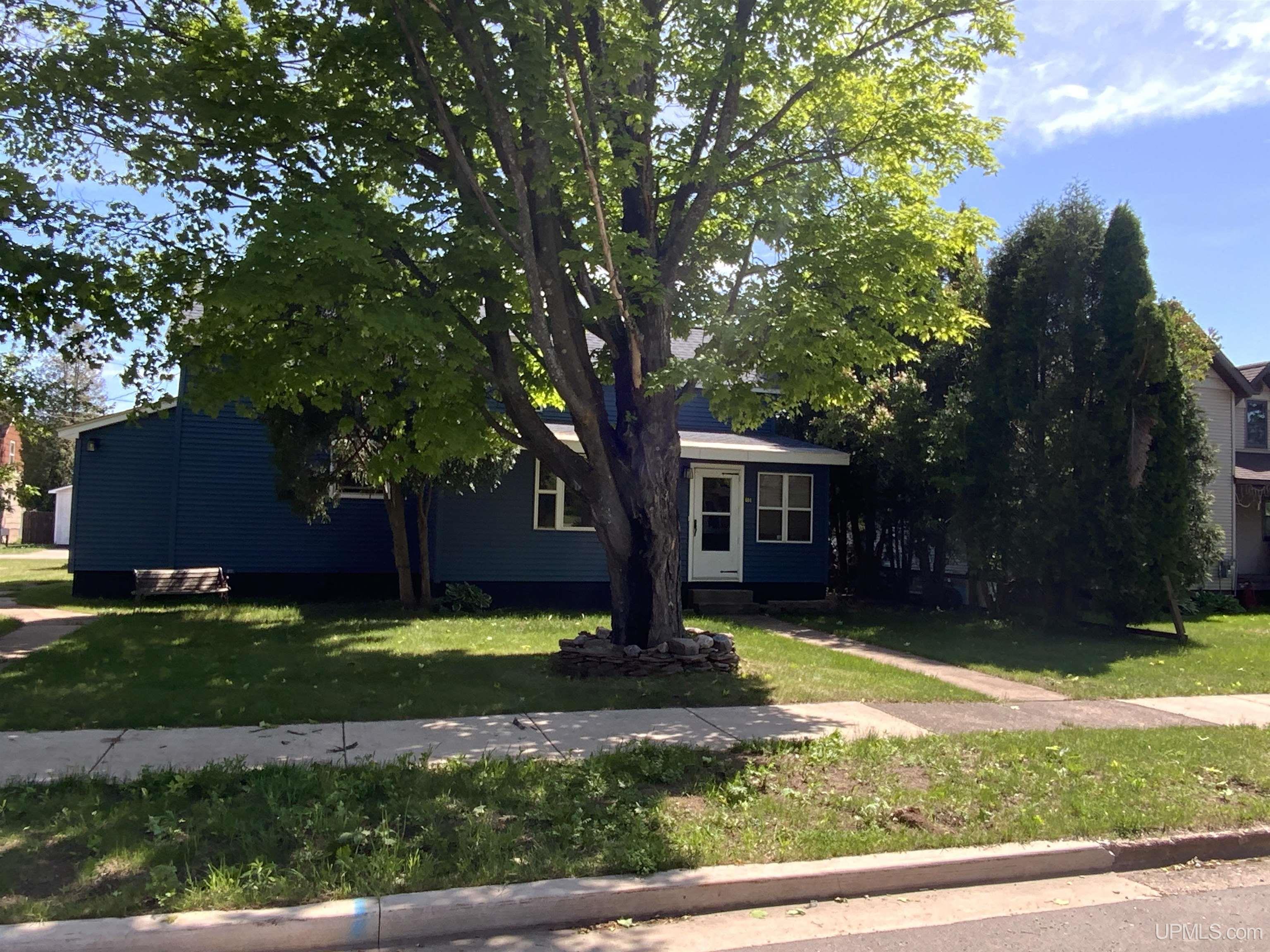 604 Carr Street
