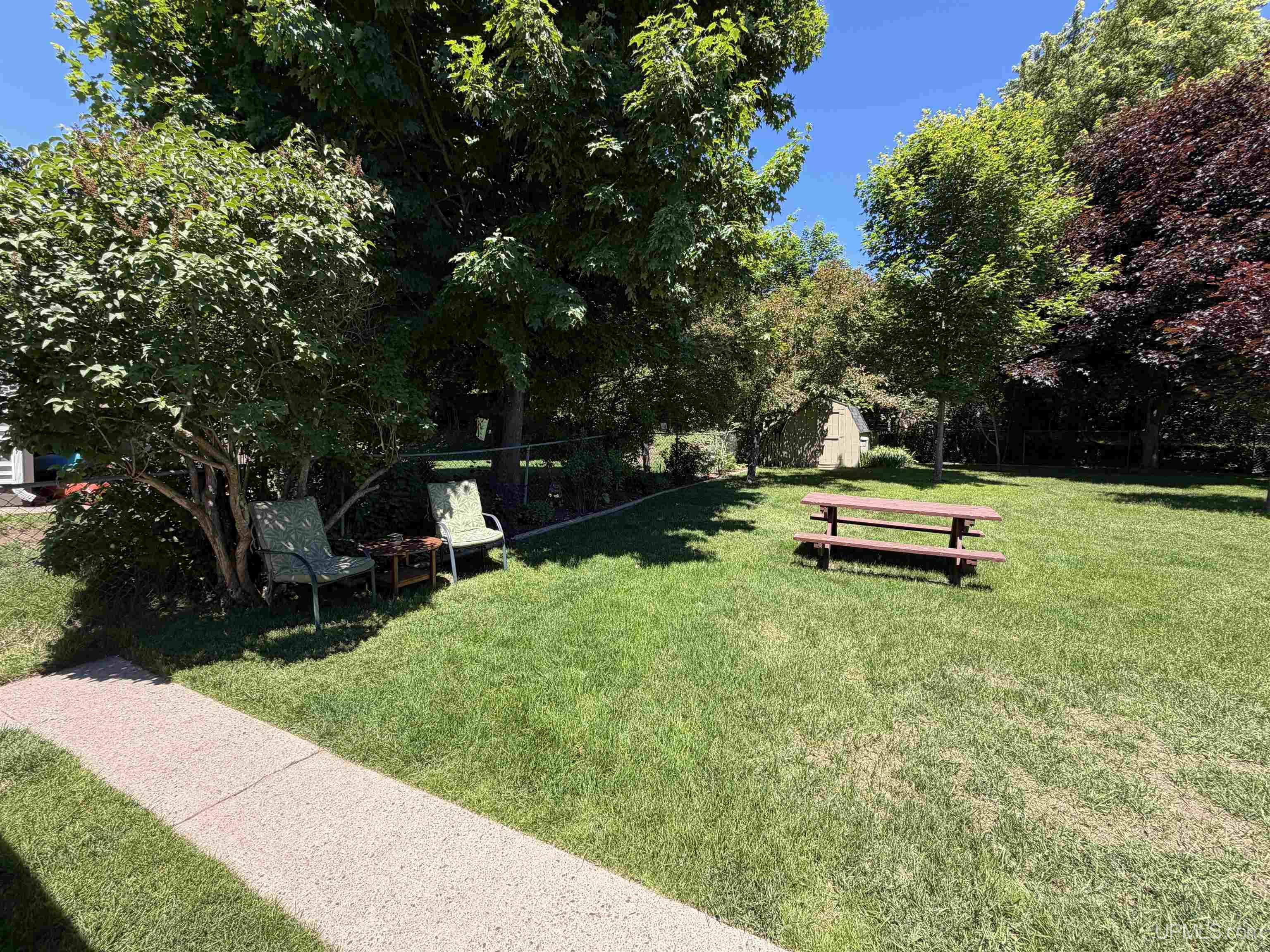 618 Mesnard Street