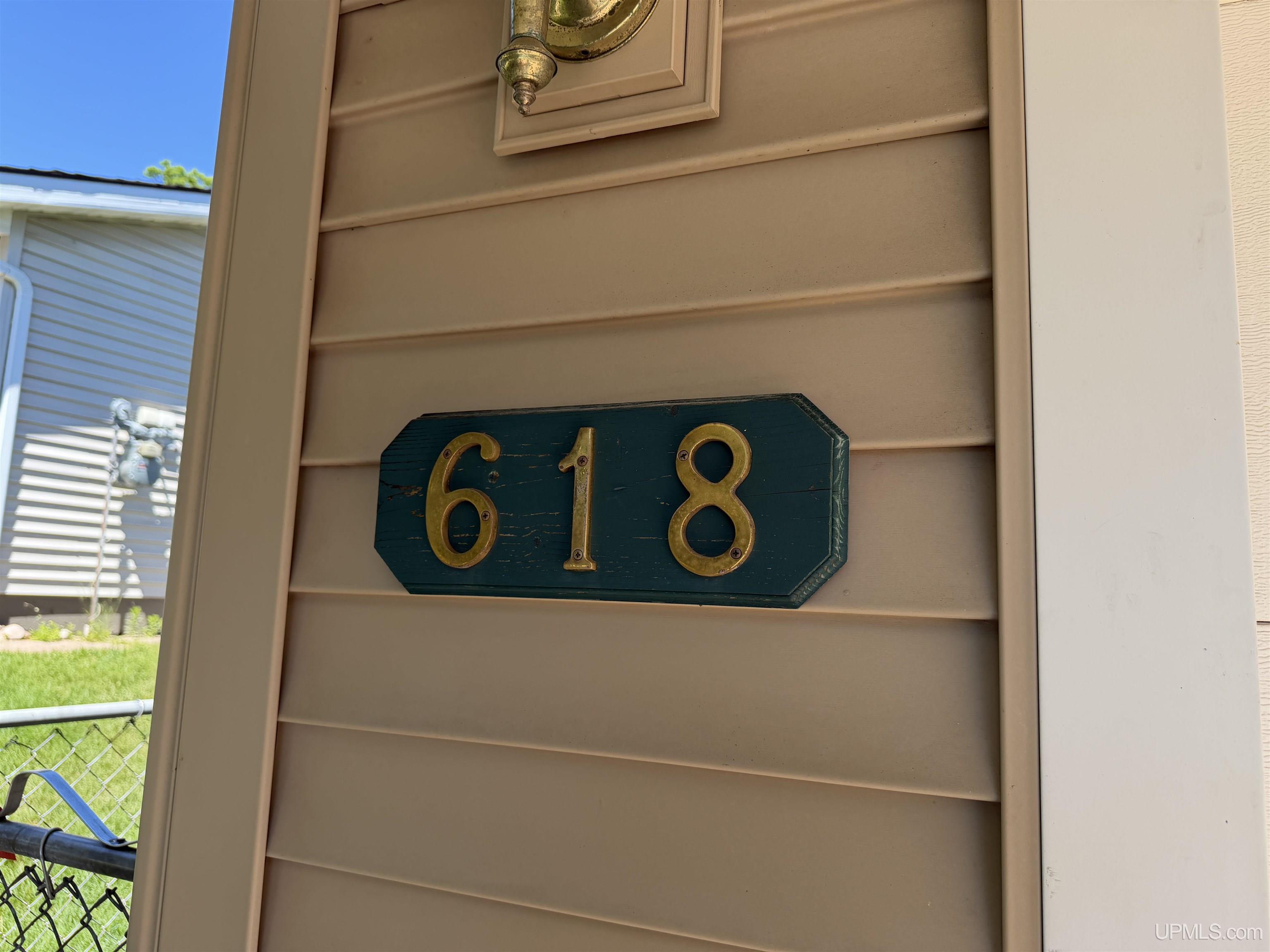 618 Mesnard Street
