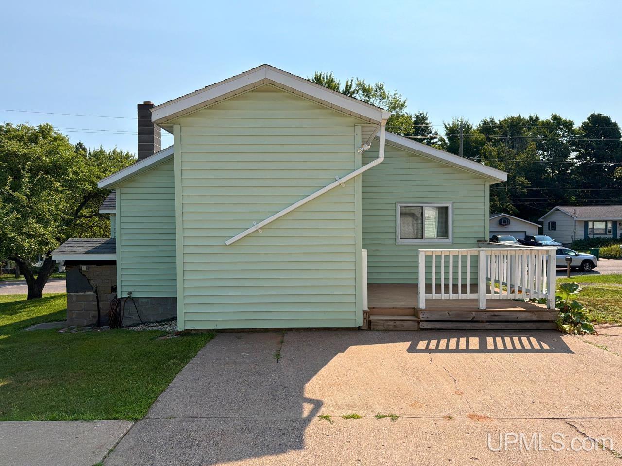 1175 N Mcclellan Avenue