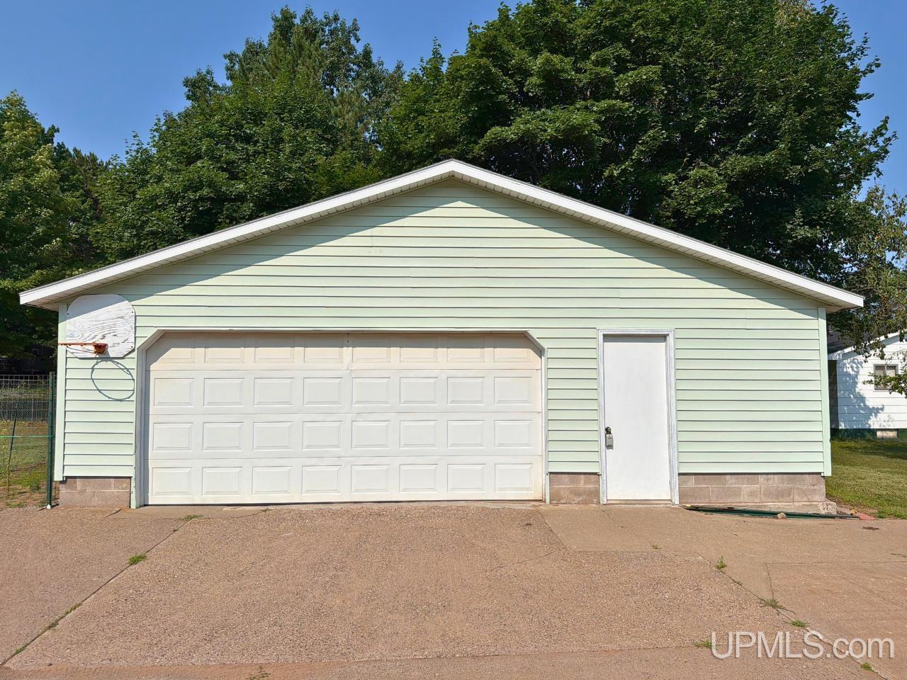 1175 N Mcclellan Avenue