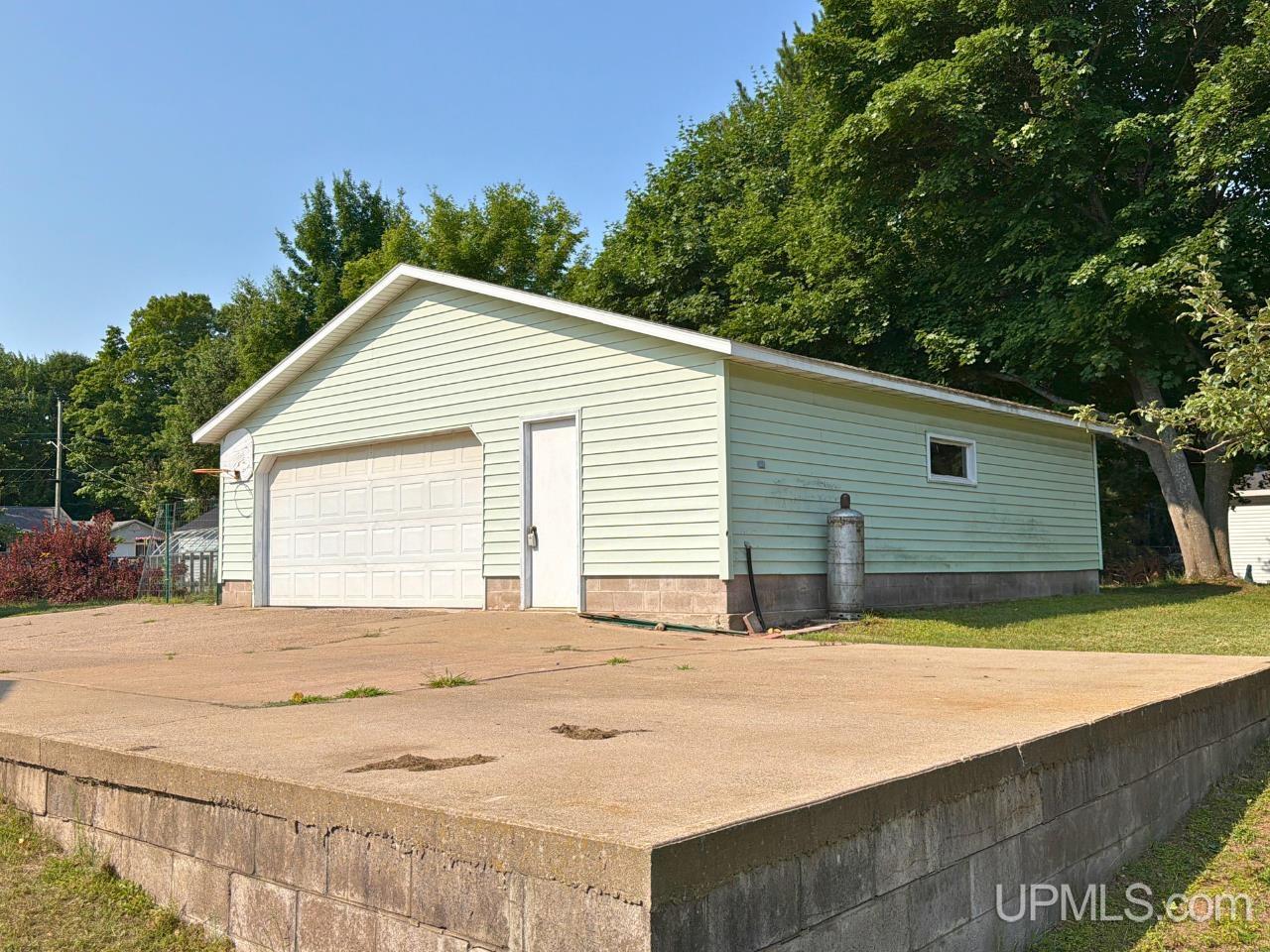 1175 N Mcclellan Avenue