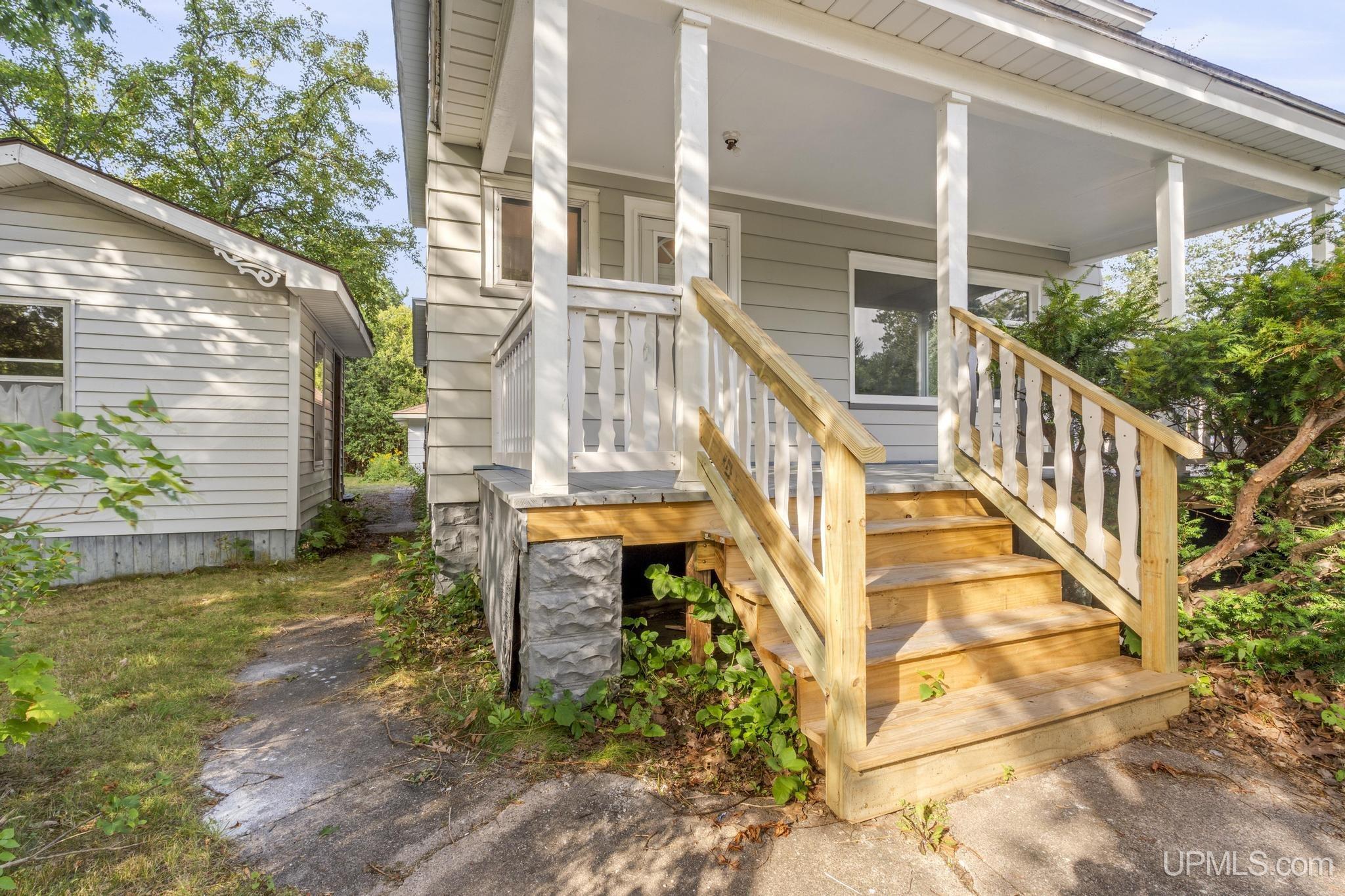 195 N Oak Street