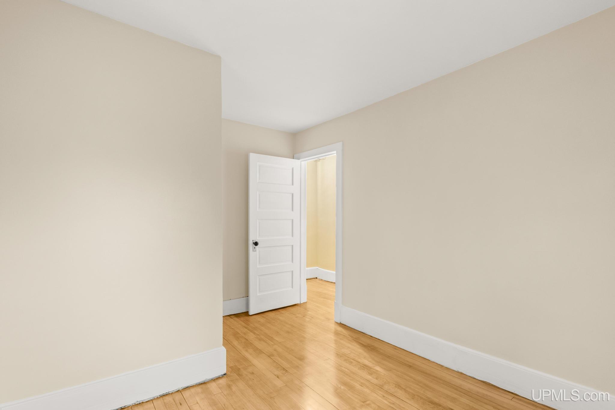 195 N Oak Street