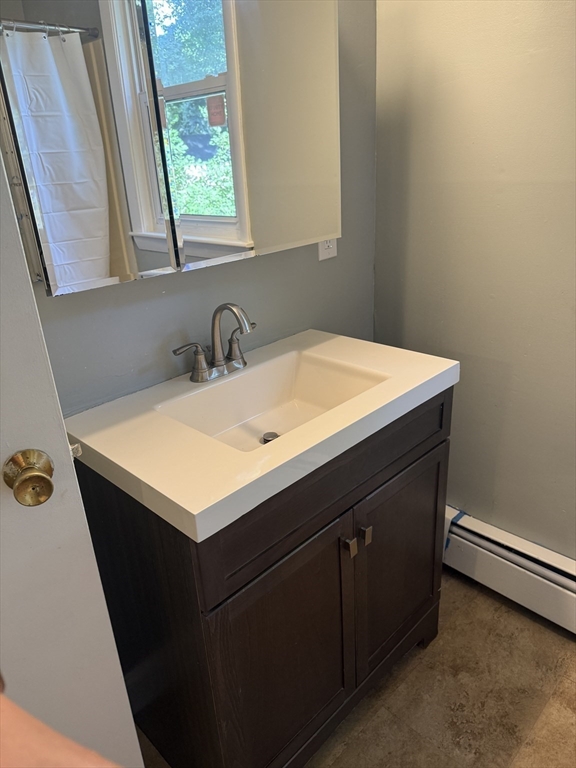 23 Sunnyside Ave # 2L