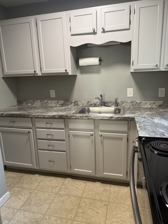 23 Sunnyside Ave # 2L