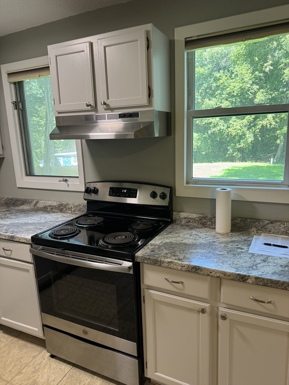 23 Sunnyside Ave # 2L