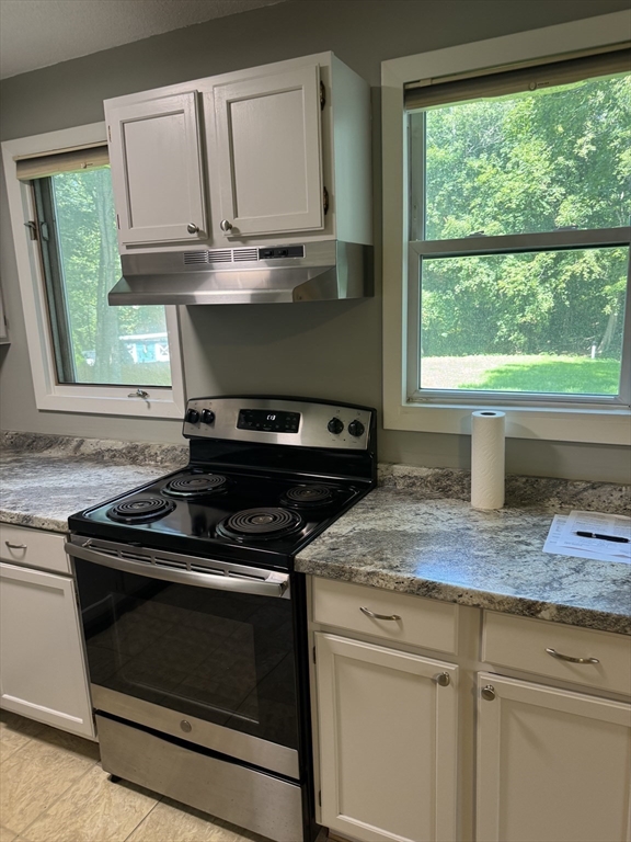 23 Sunnyside Ave # 2L