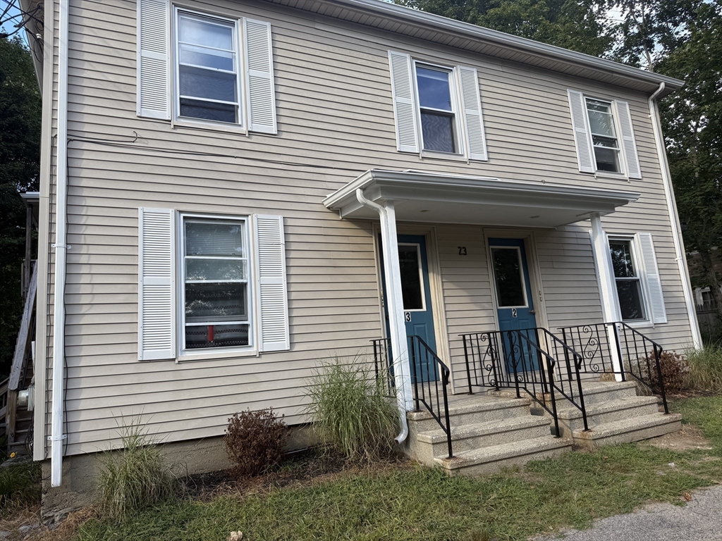 23 Sunnyside Ave # 2L