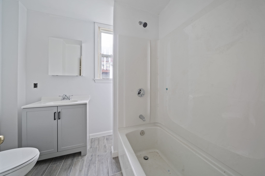 53 Newbury Ave # 1