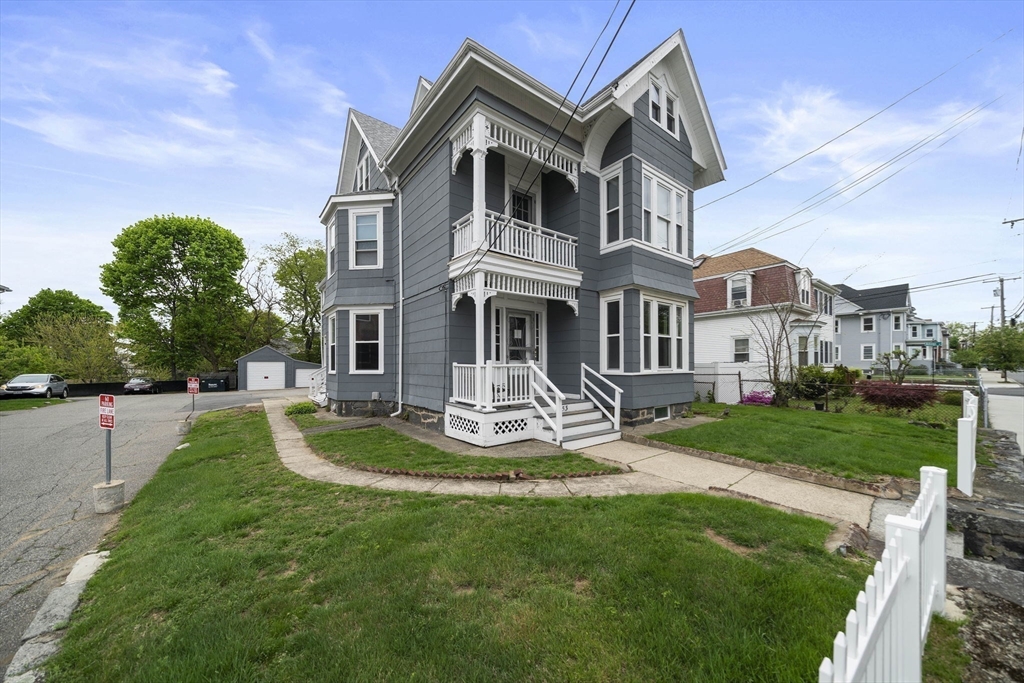 53 Newbury Ave # 1