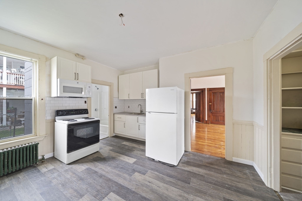 53 Newbury Ave # 1
