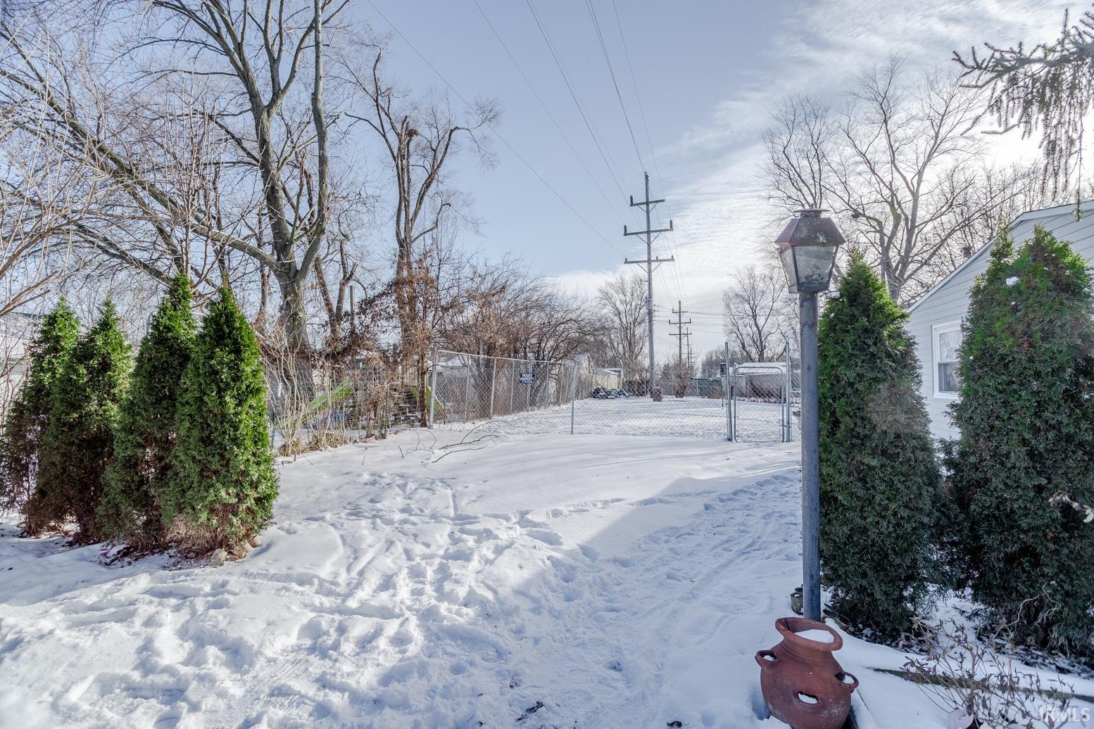 3605 Rosslyn Drive