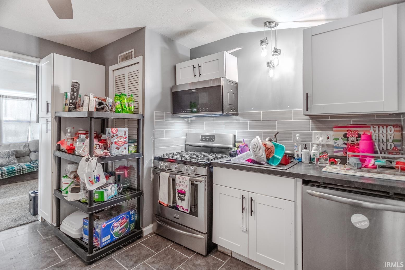 3605 Rosslyn Drive