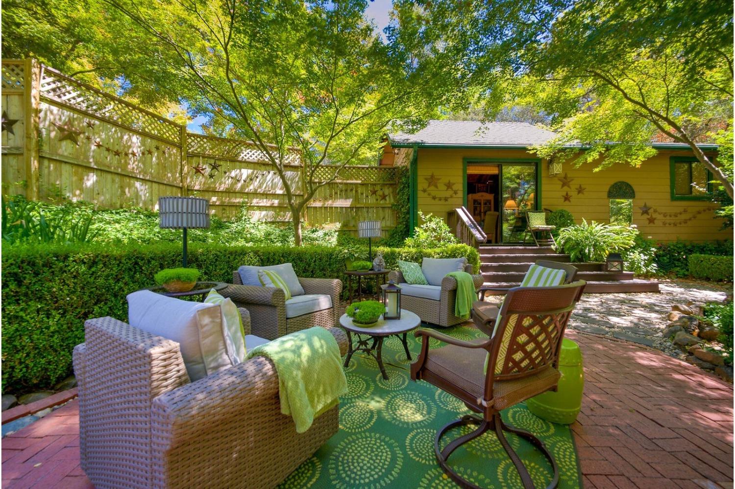 11560 Meadow View Way