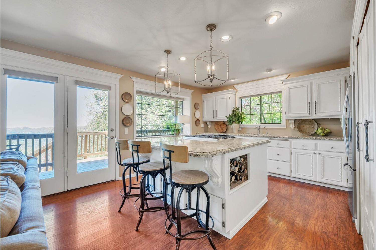 11560 Meadow View Way