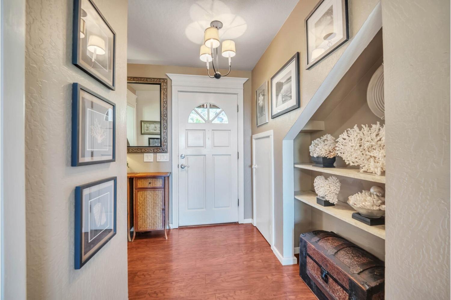 11560 Meadow View Way