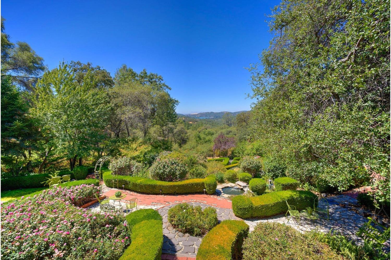 11560 Meadow View Way