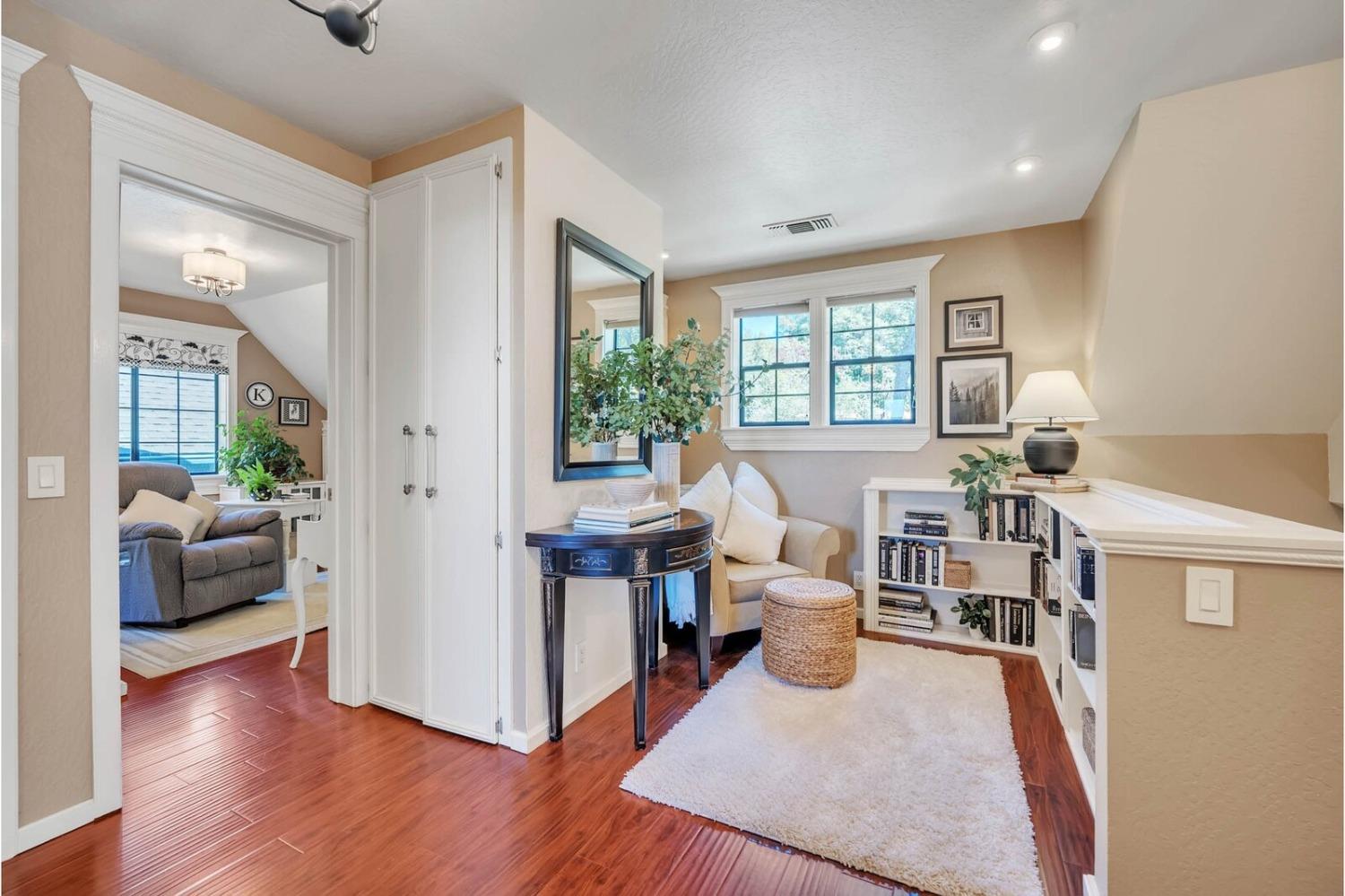 11560 Meadow View Way