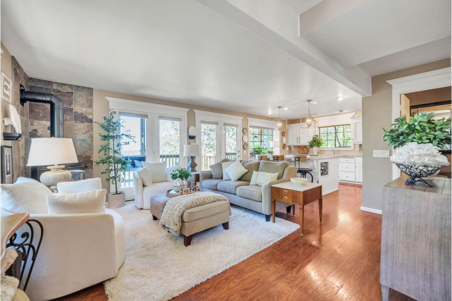 11560 Meadow View Way