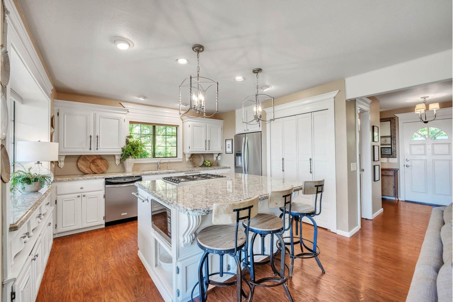 11560 Meadow View Way