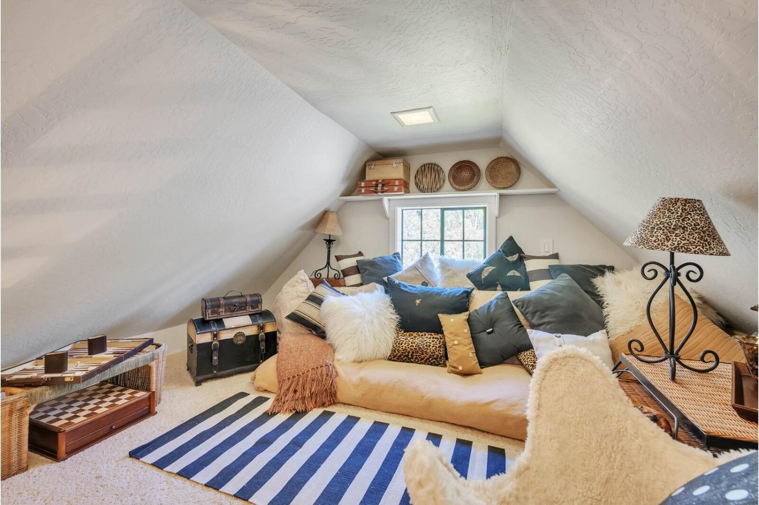 11560 Meadow View Way