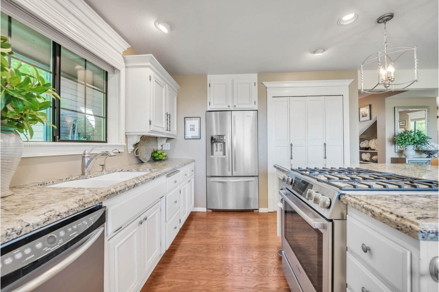 11560 Meadow View Way