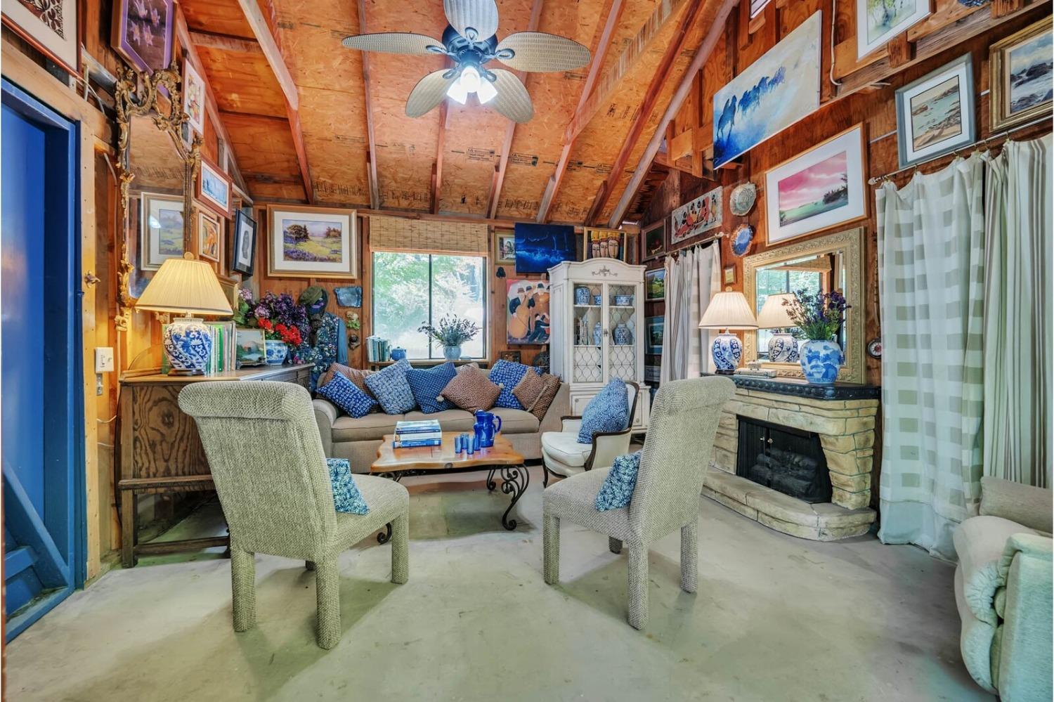 11560 Meadow View Way