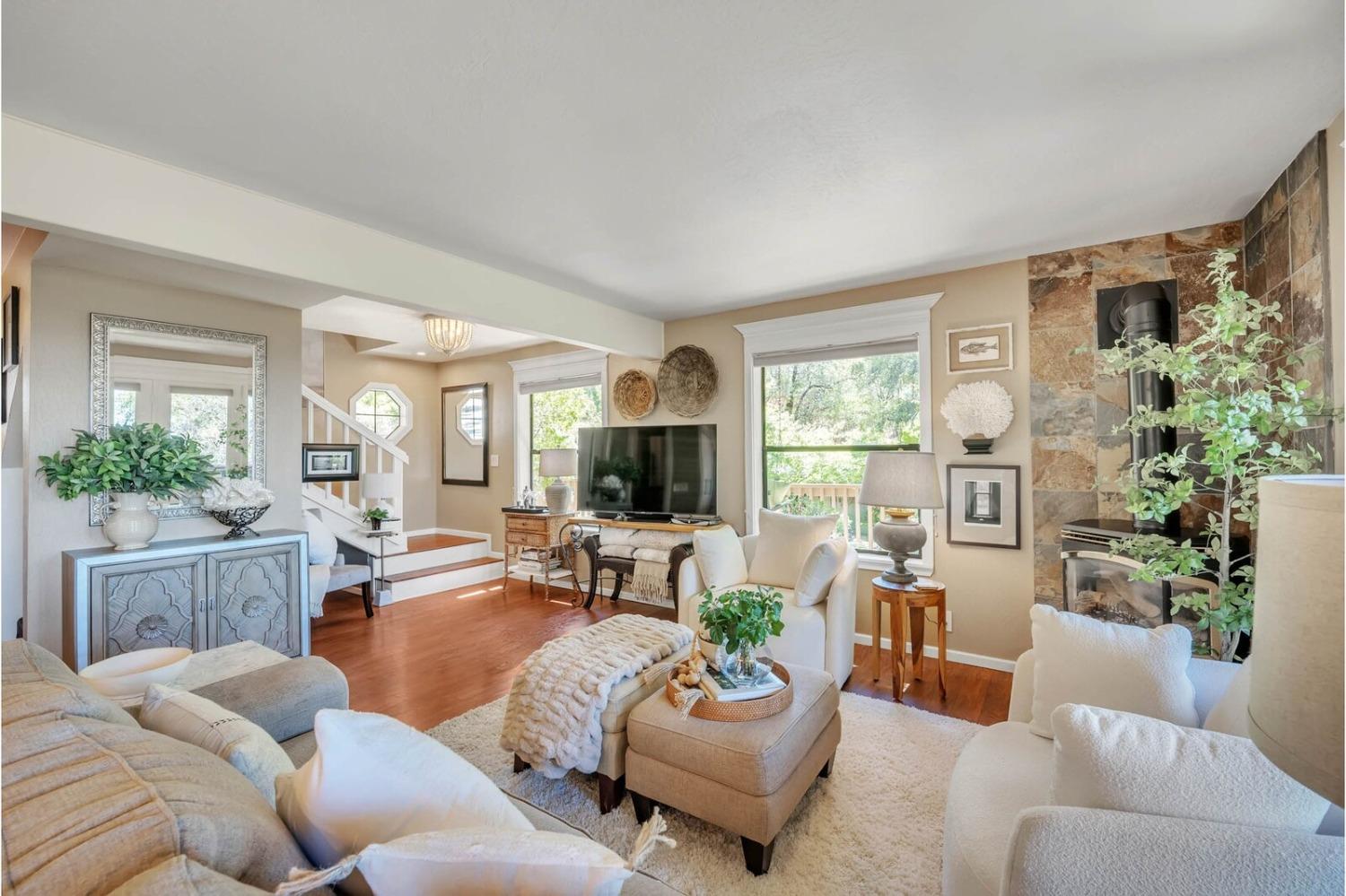 11560 Meadow View Way