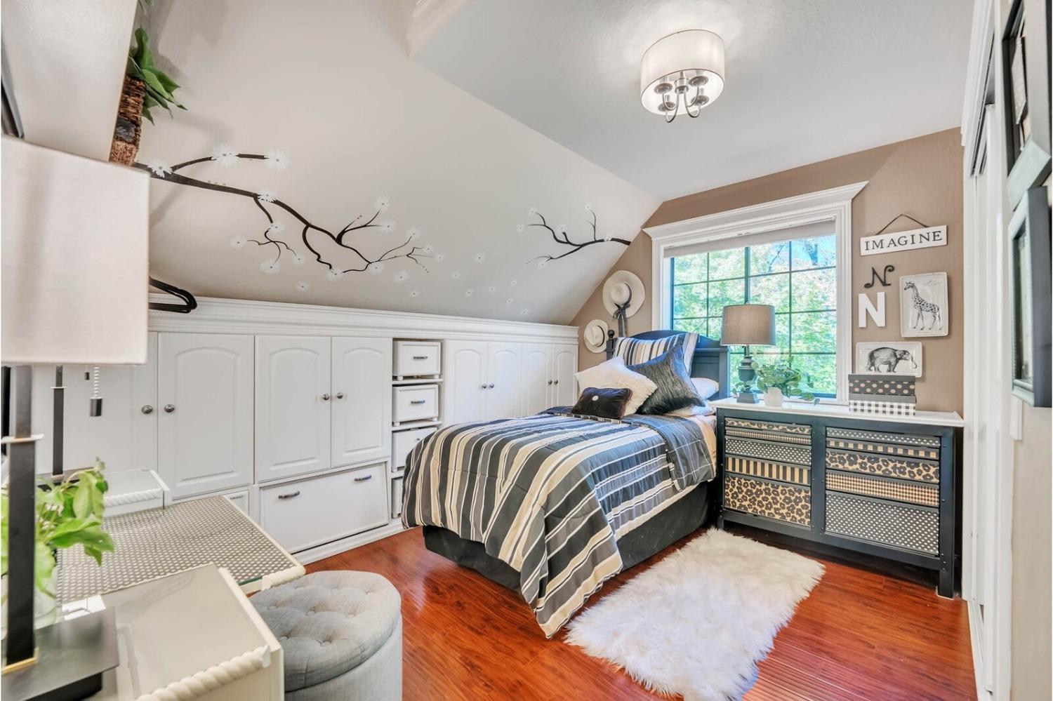 11560 Meadow View Way