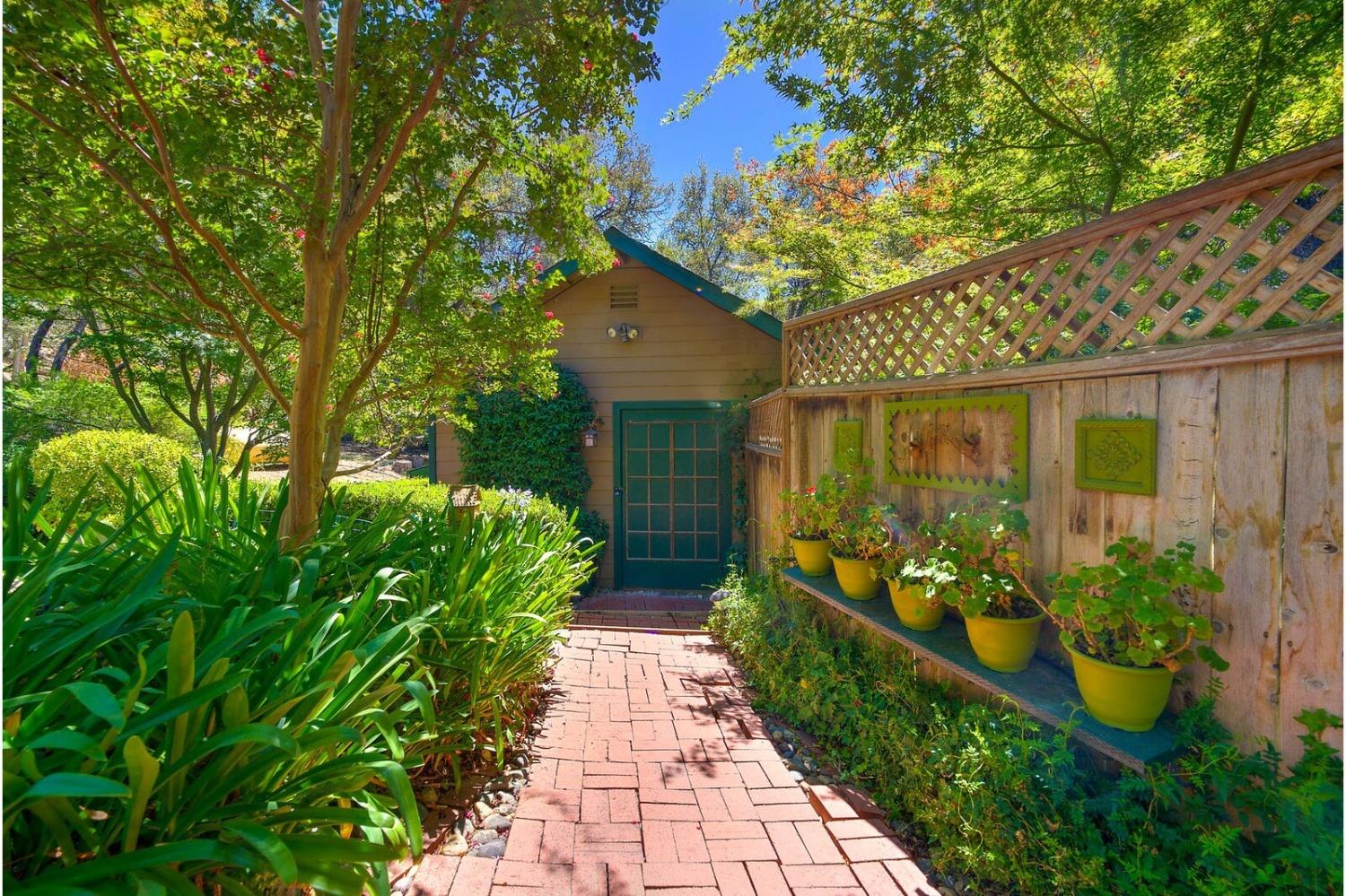 11560 Meadow View Way